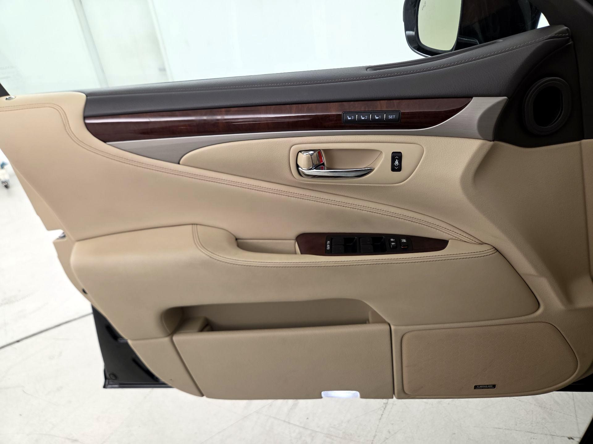 Thumbnail: 2014 Lexus LS - 12