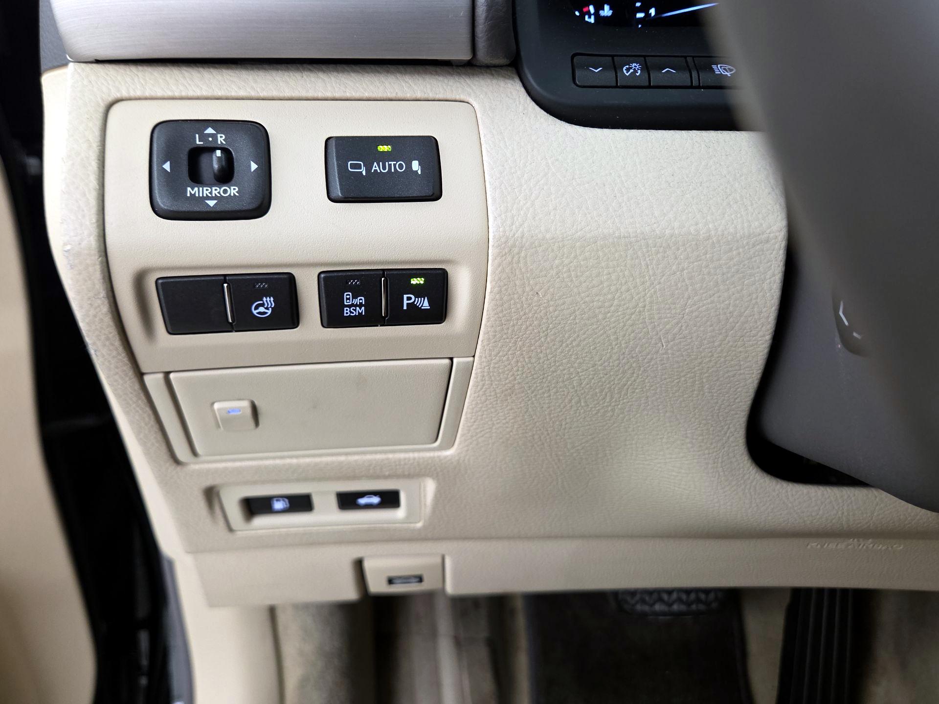 Thumbnail: 2014 Lexus LS - 13