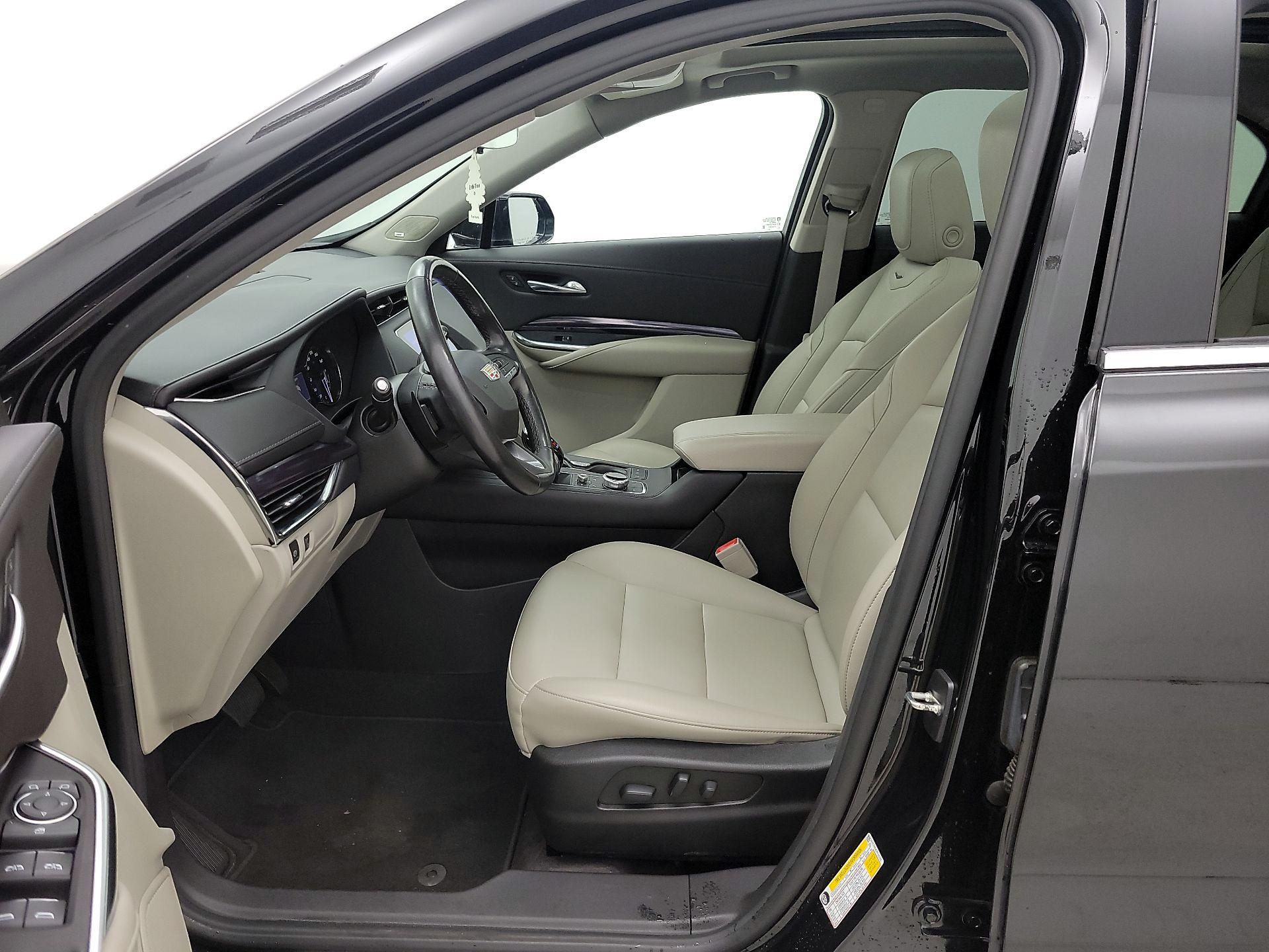 Thumbnail: 2023 Cadillac XT4 - 11