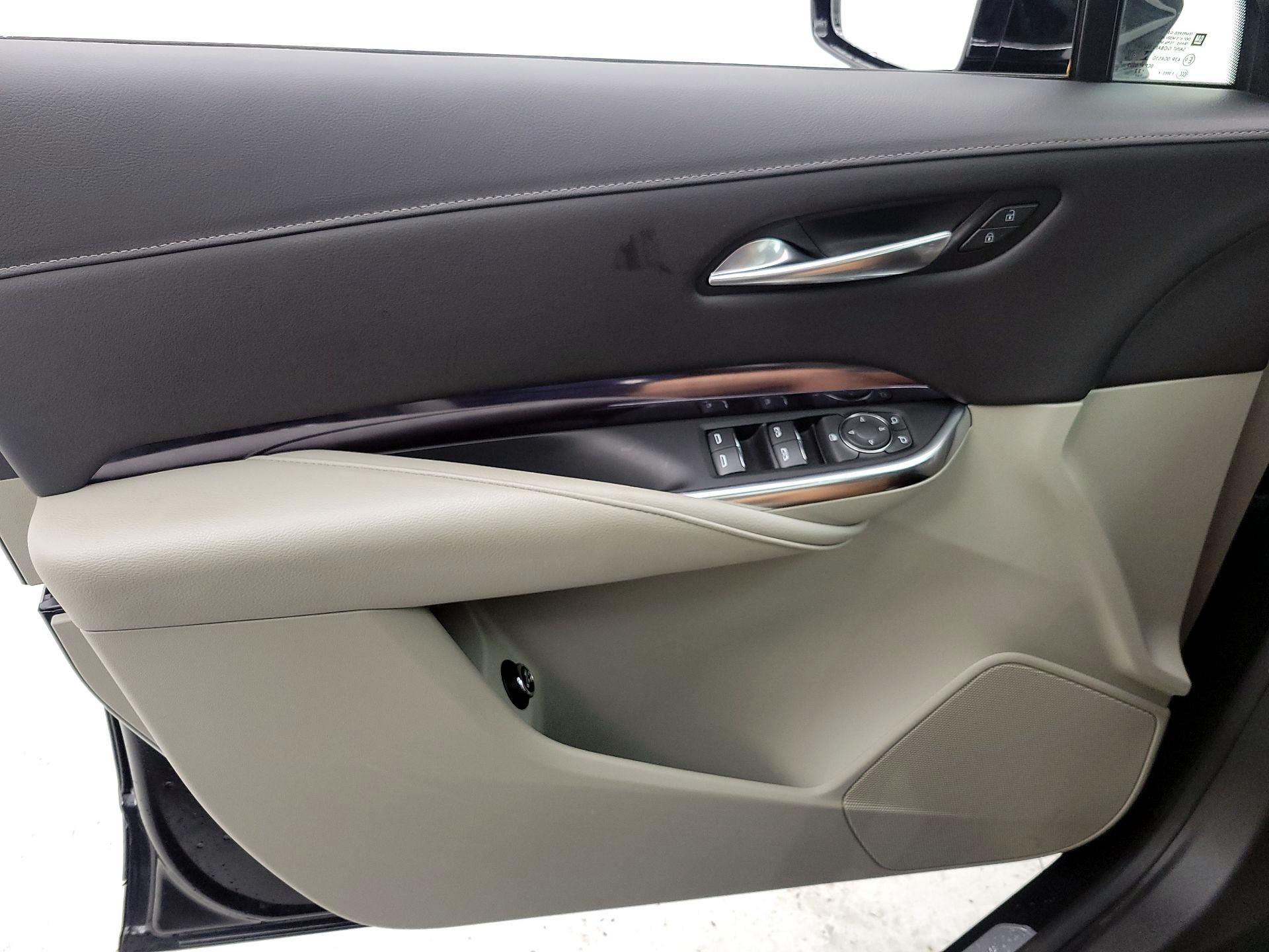 Thumbnail: 2023 Cadillac XT4 - 12