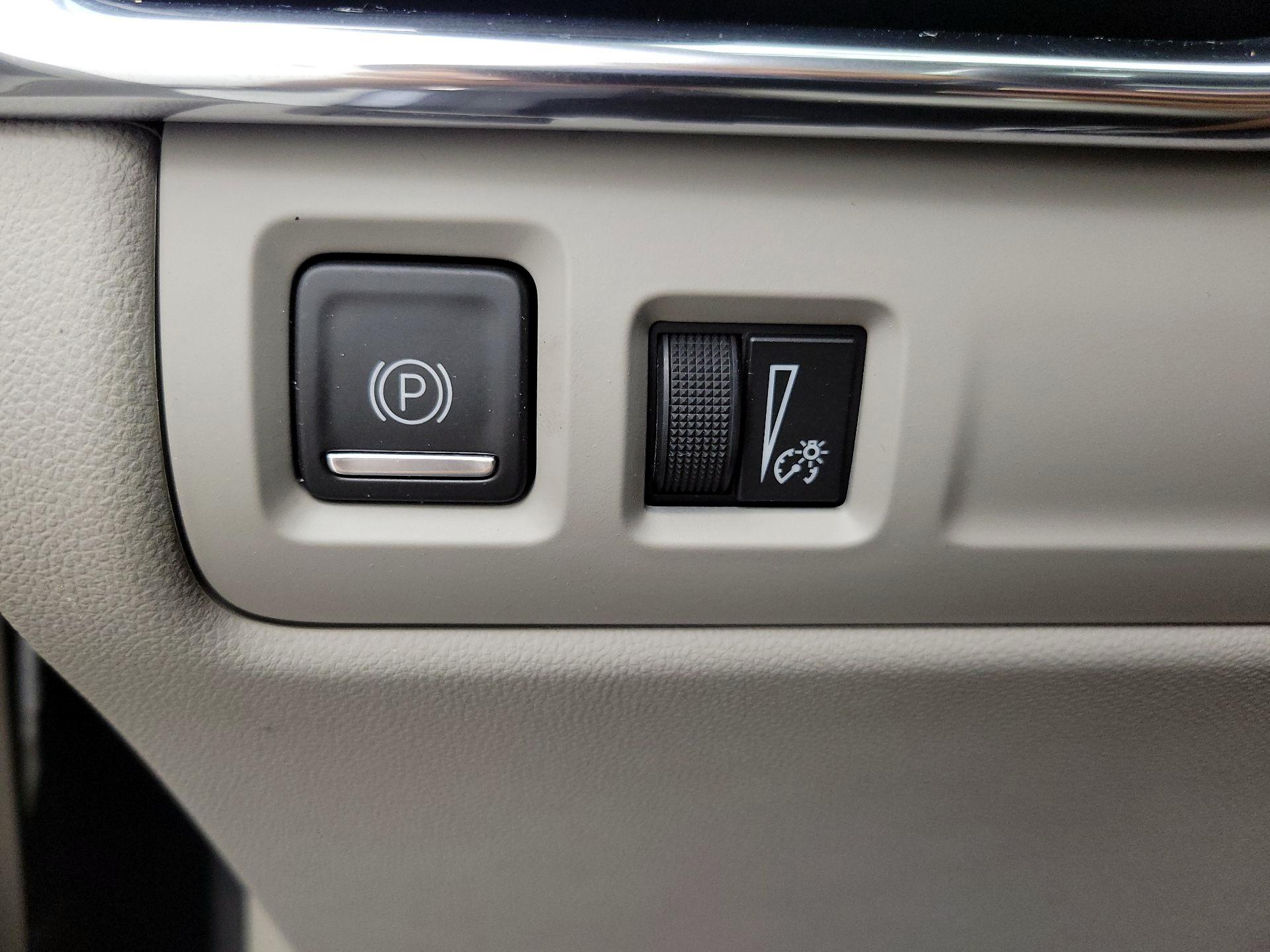 Thumbnail: 2023 Cadillac XT4 - 13