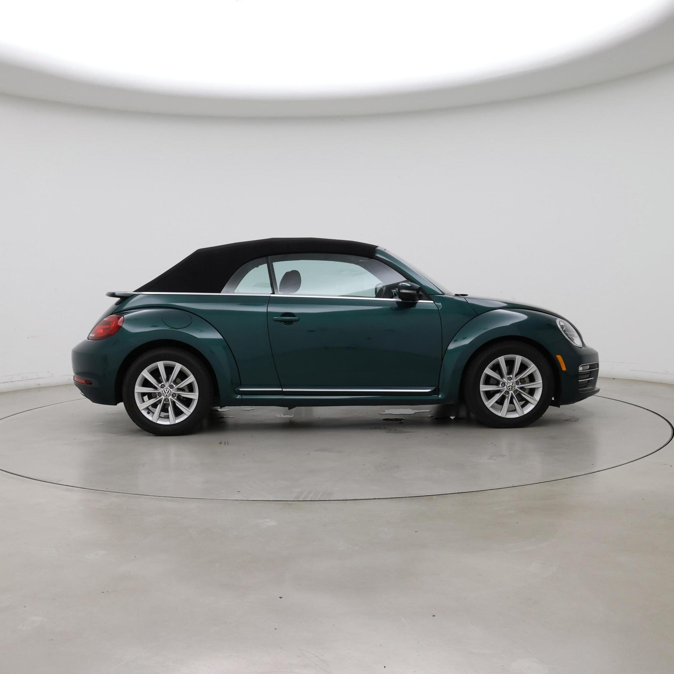 Thumbnail: 2018 Volkswagen Beetle - 7