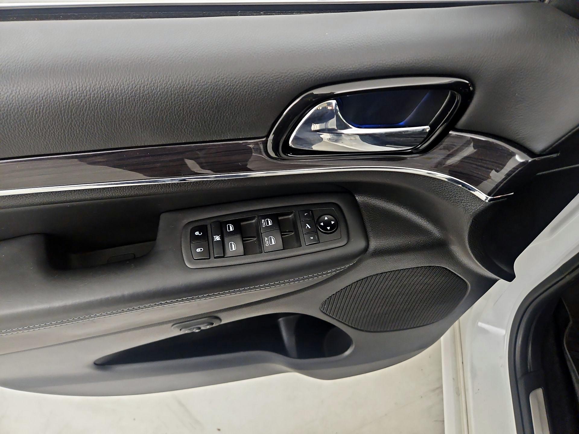 Thumbnail: 2021 Jeep Grand Cherokee - 12