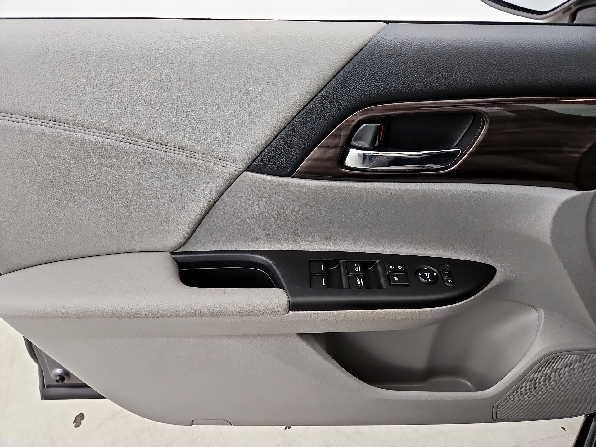 Thumbnail: 2017 Honda Accord - 12