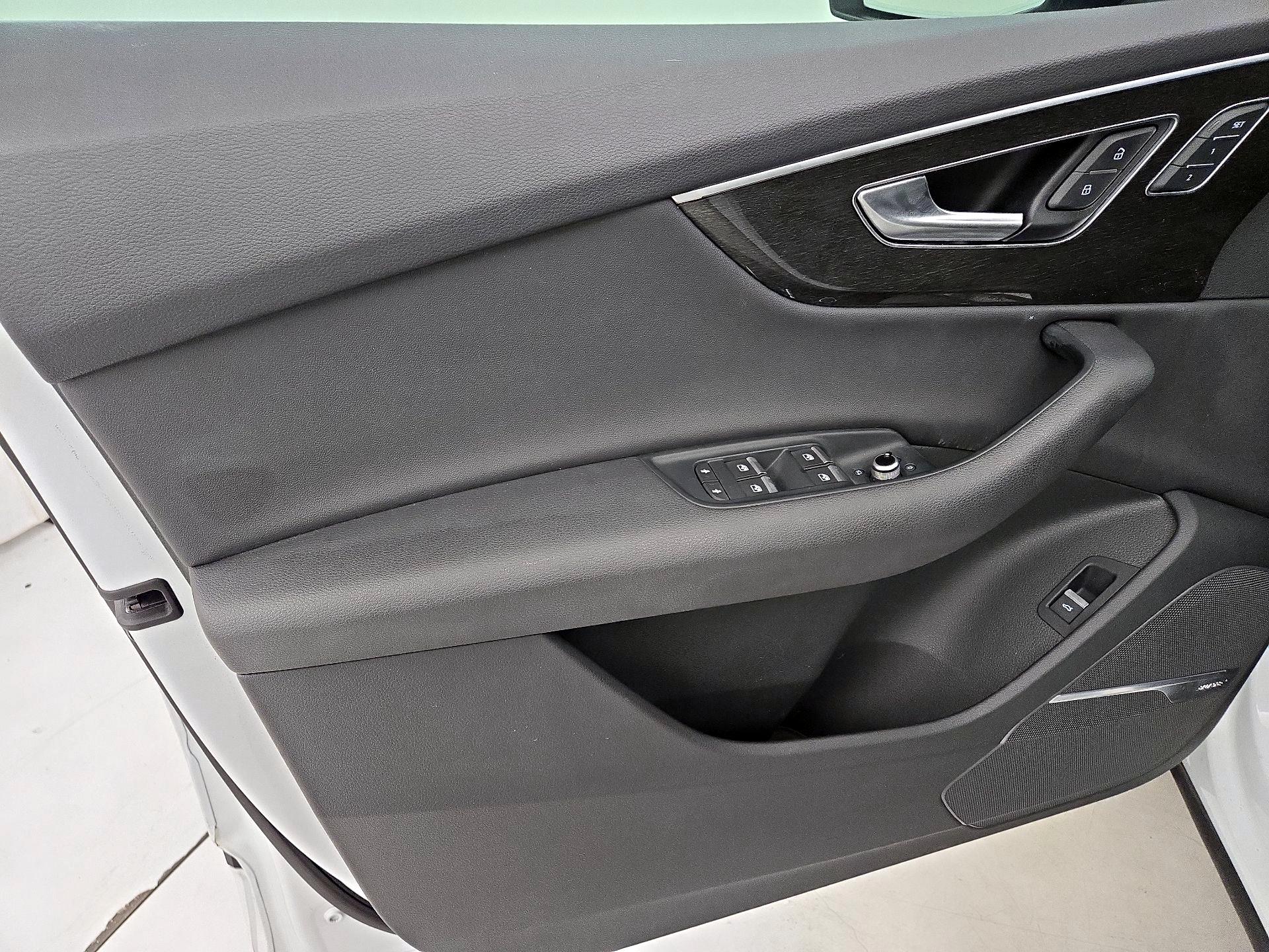 Thumbnail: 2020 Audi Q7 - 12