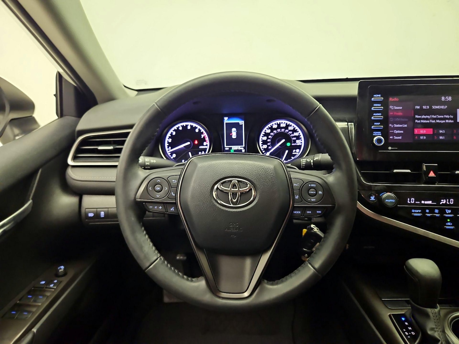 2022 Toyota Camry SE - Photo 11