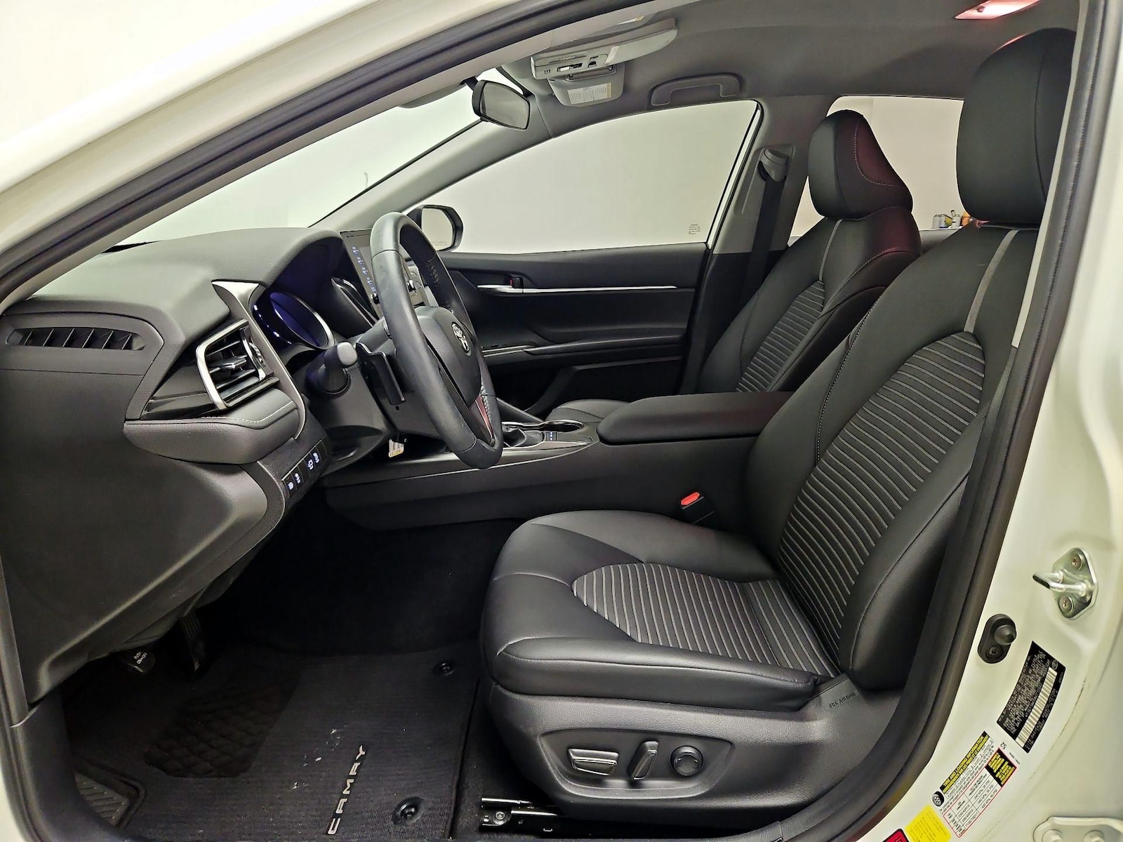 2022 Toyota Camry SE - Photo 12