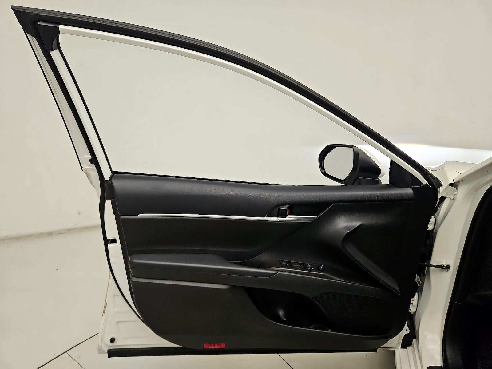 2022 Toyota Camry SE - Photo 13