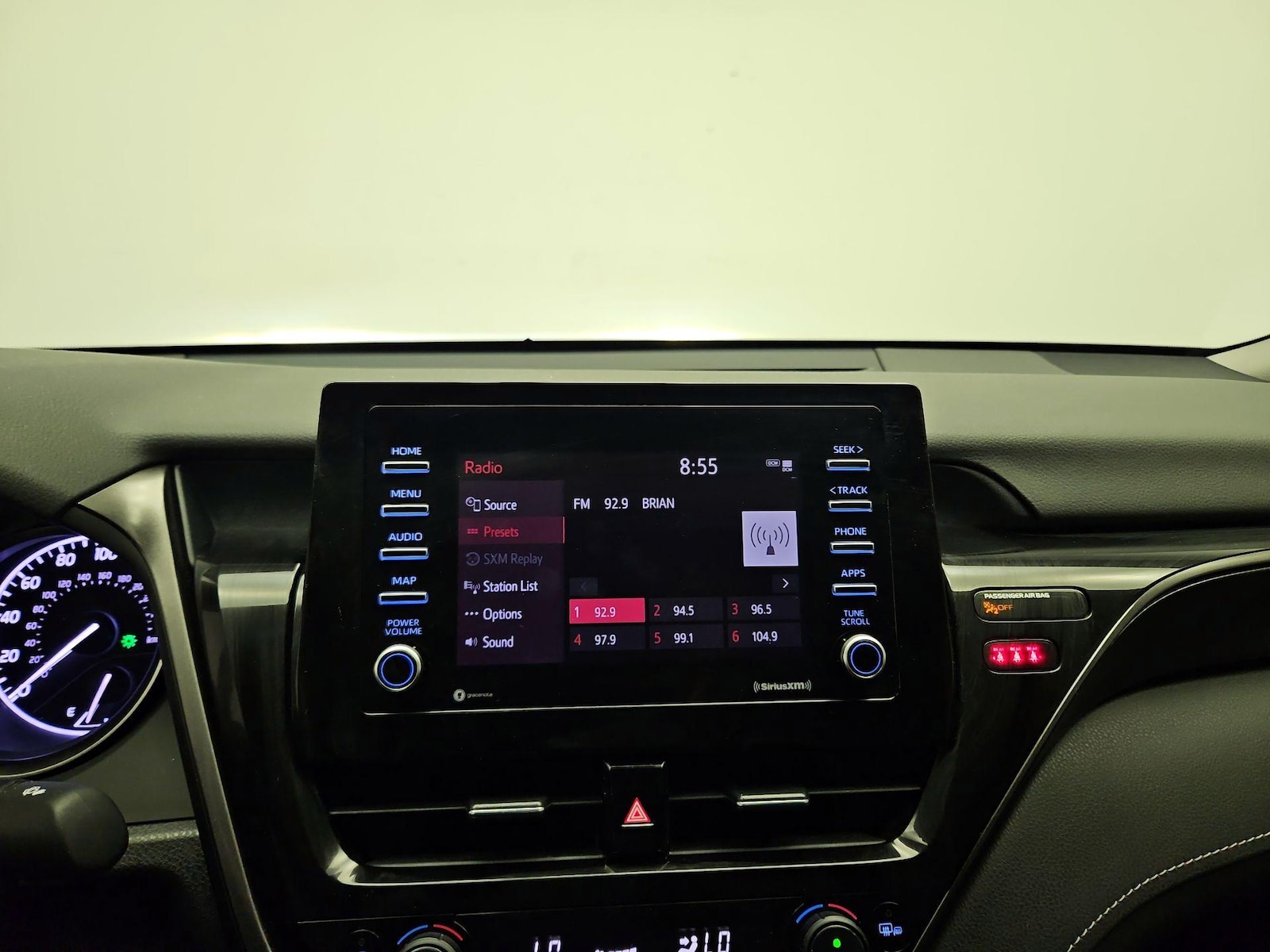 2022 Toyota Camry SE - Photo 15