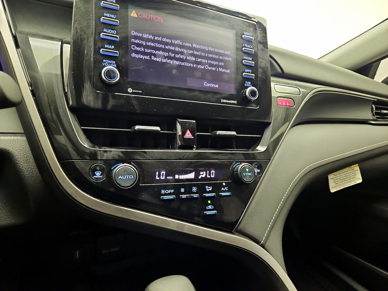 2022 Toyota Camry SE - Photo 16