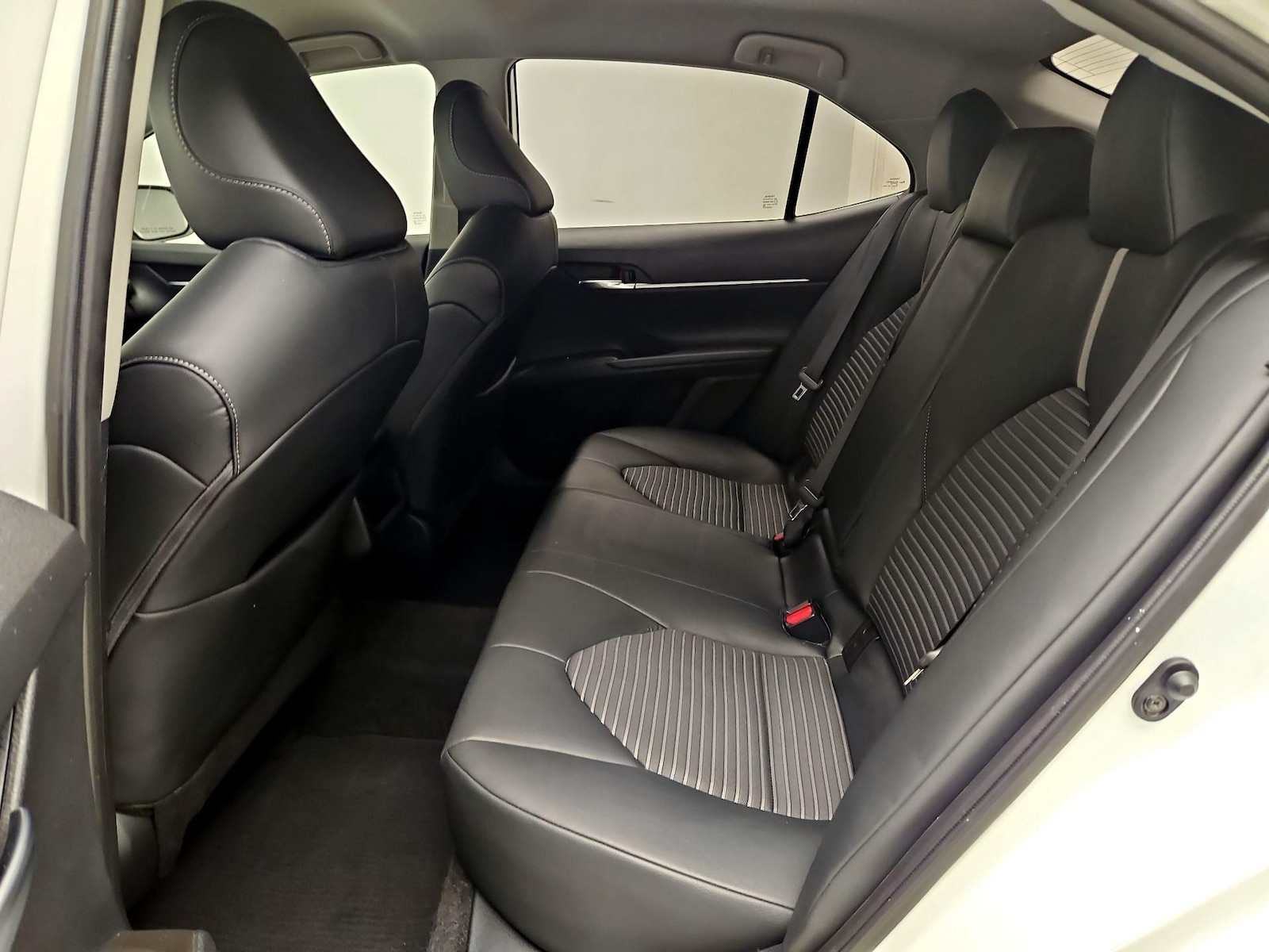 2022 Toyota Camry SE - Photo 18
