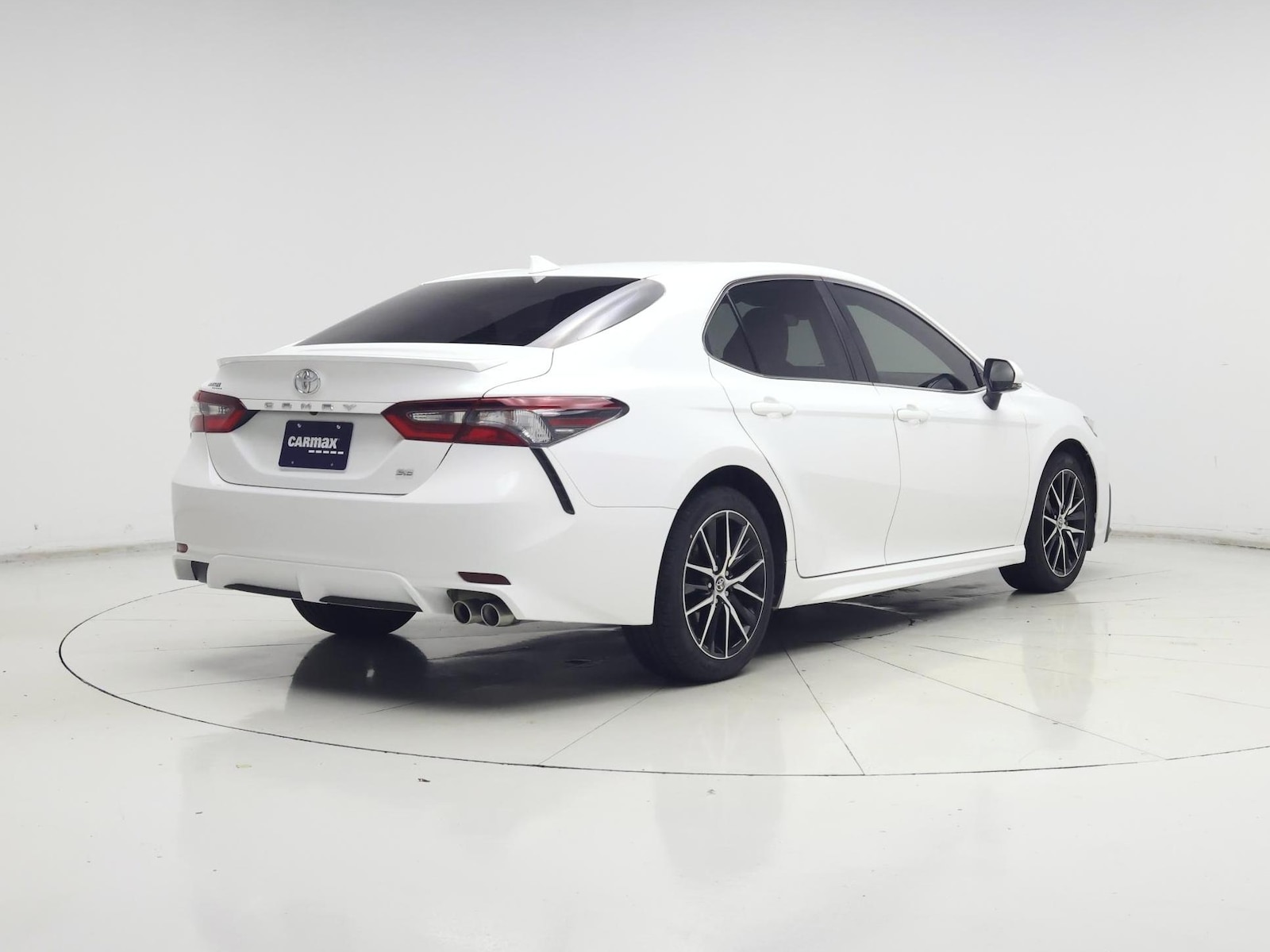 2022 Toyota Camry SE - Photo 9