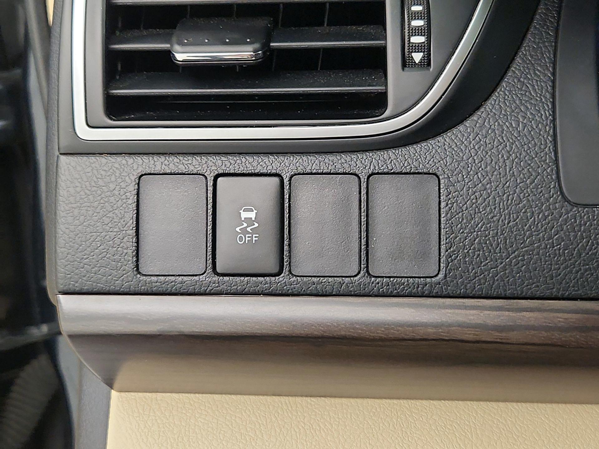 Thumbnail: 2015 Toyota Camry - 13