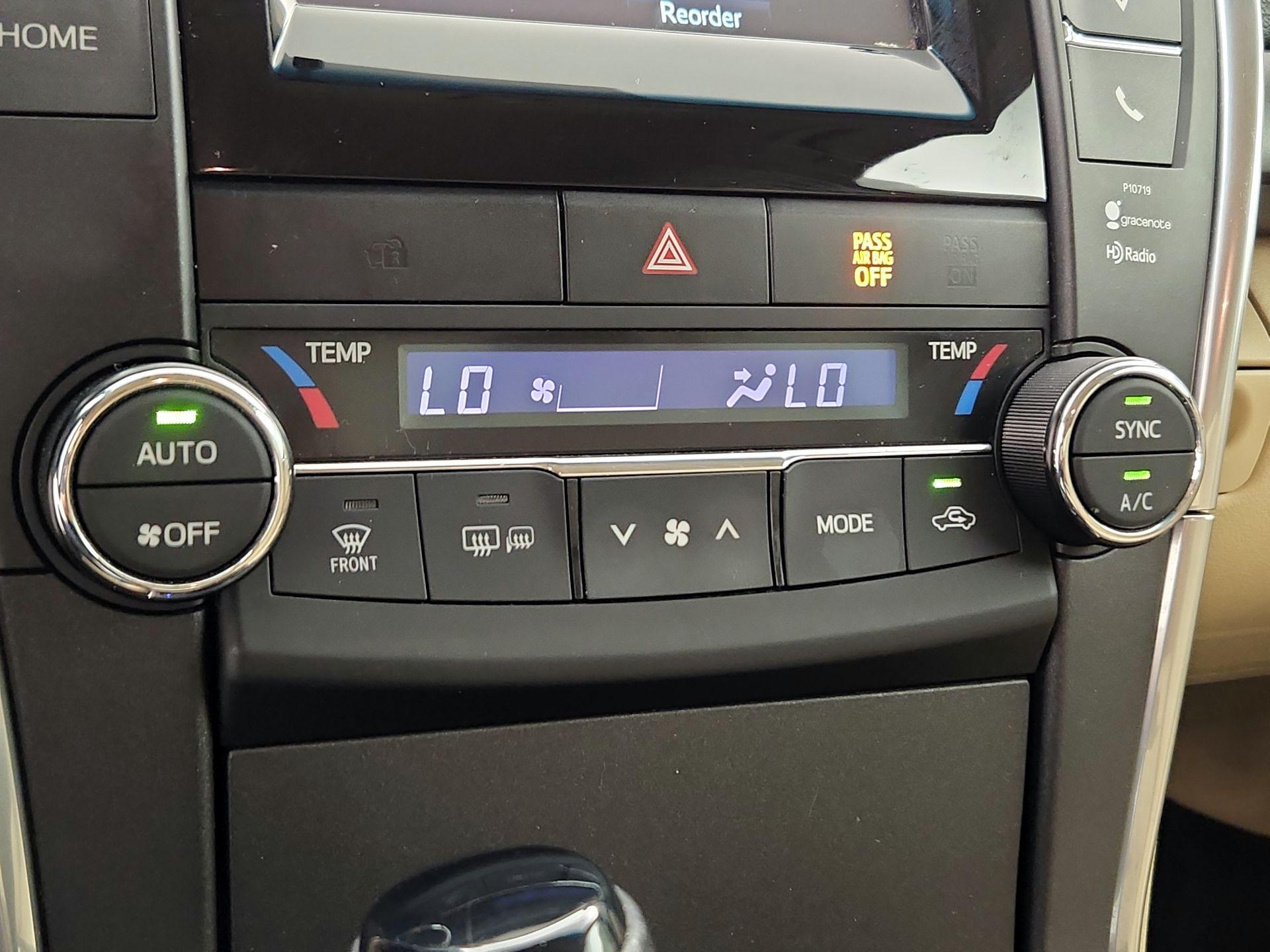 Thumbnail: 2015 Toyota Camry - 16