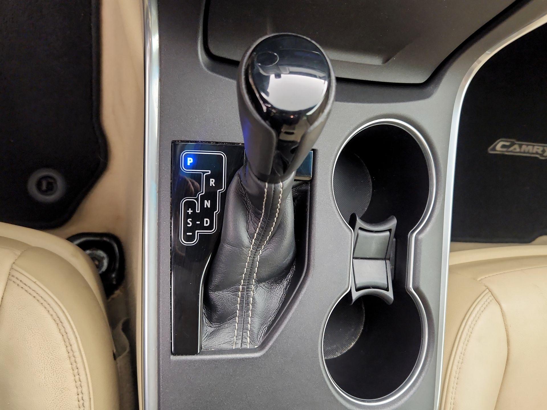 Thumbnail: 2015 Toyota Camry - 17