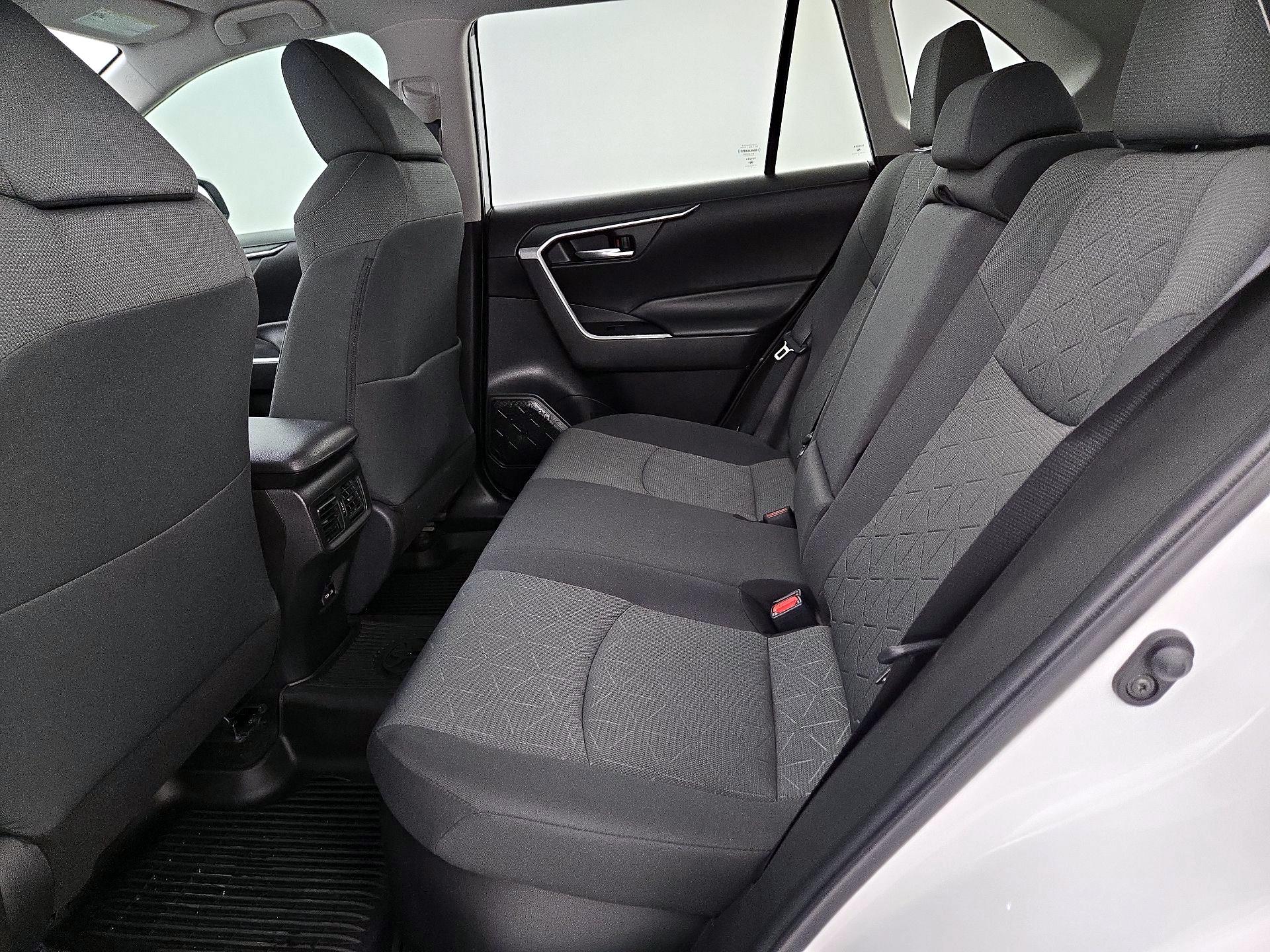 Thumbnail: 2022 Toyota RAV4 - 19