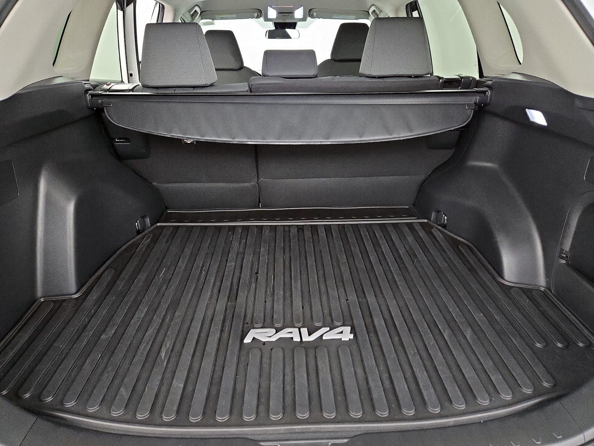 Thumbnail: 2022 Toyota RAV4 - 20
