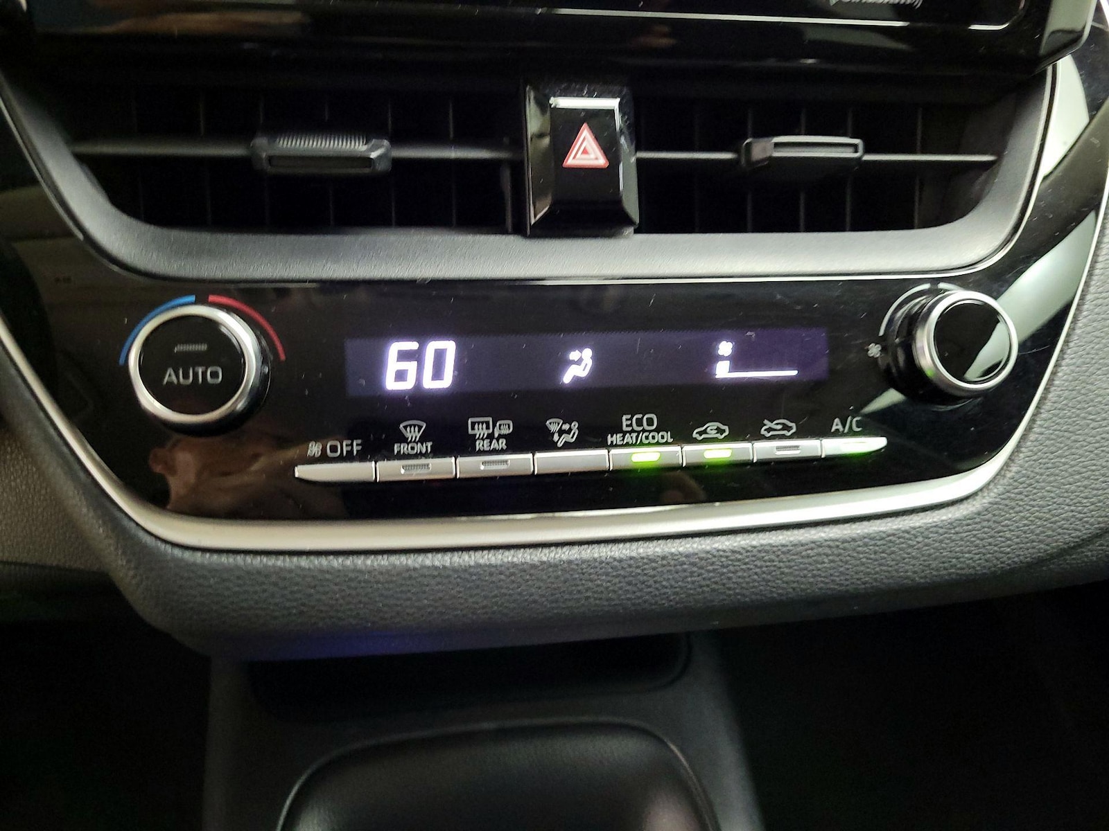 2021 Toyota Corolla LE - Photo 18