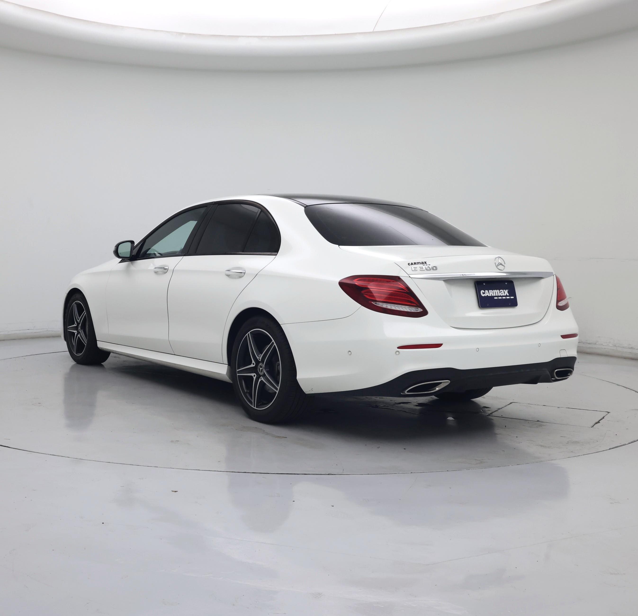 Thumbnail: 2018 Mercedes-Benz E-Class - 2
