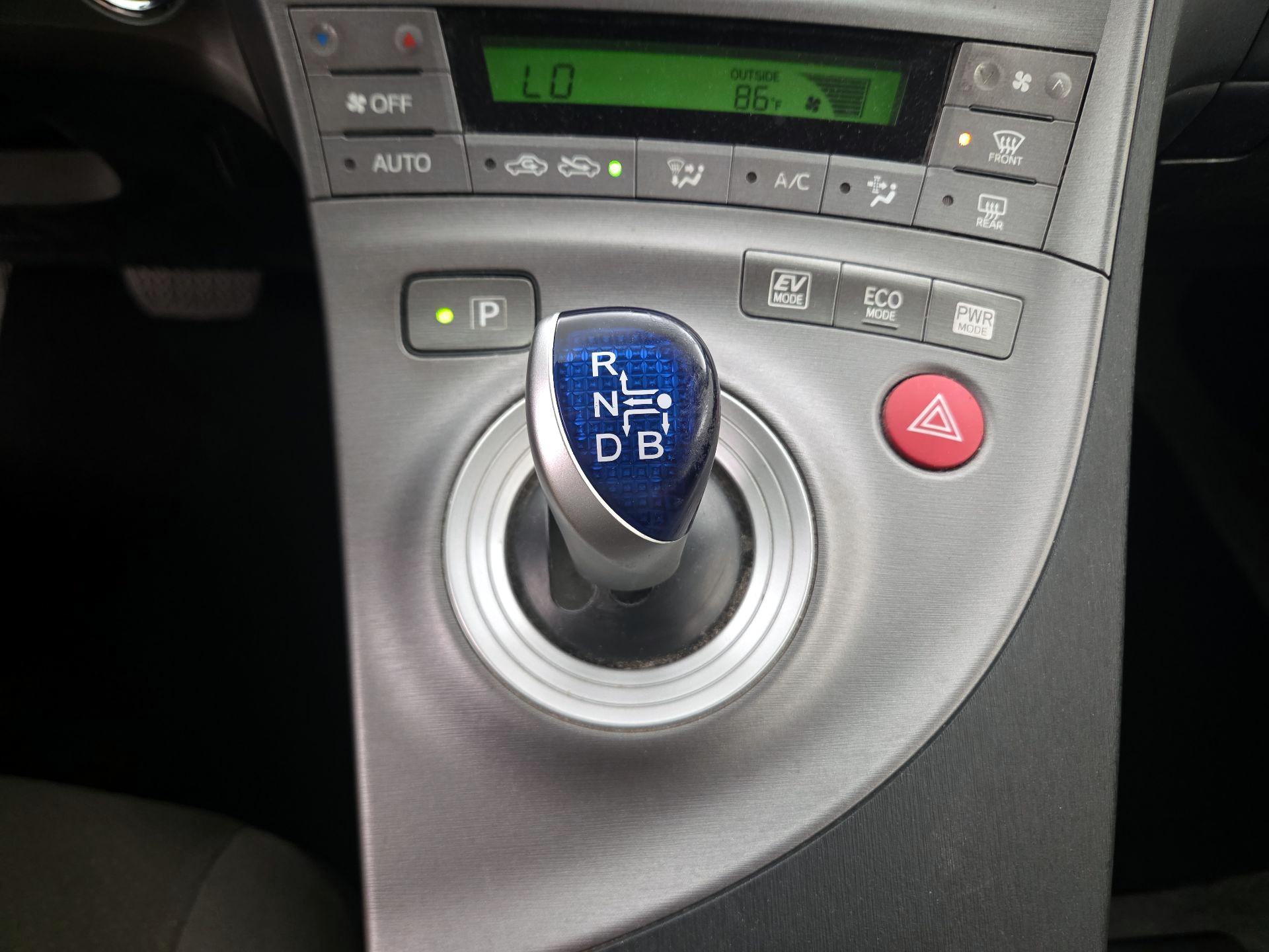 Thumbnail: 2015 Toyota Prius - 17