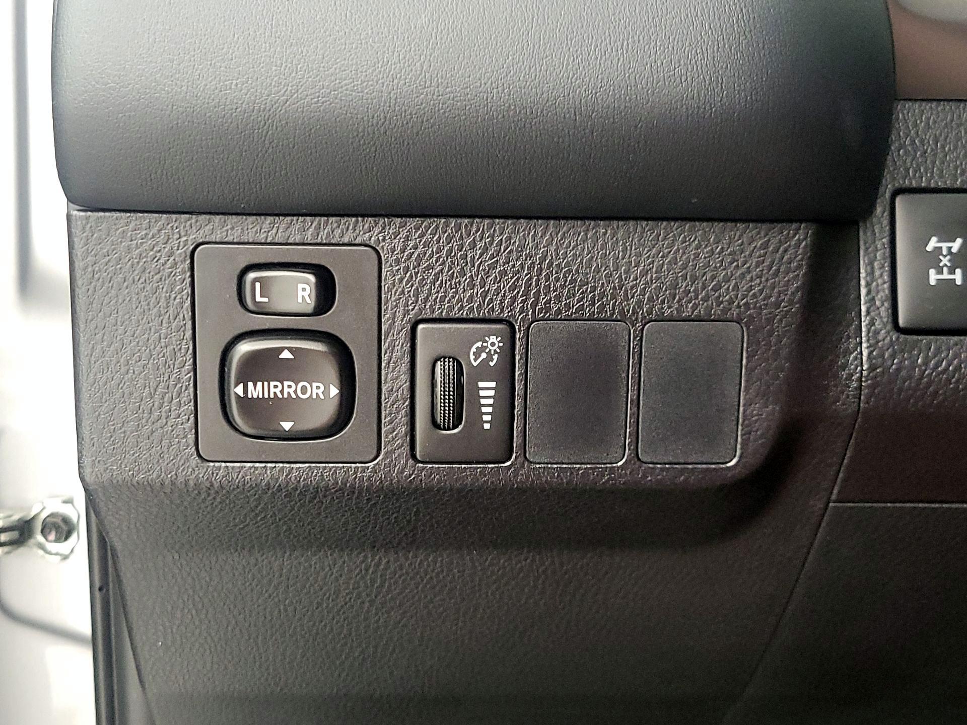 Thumbnail: 2016 Toyota RAV4 - 13