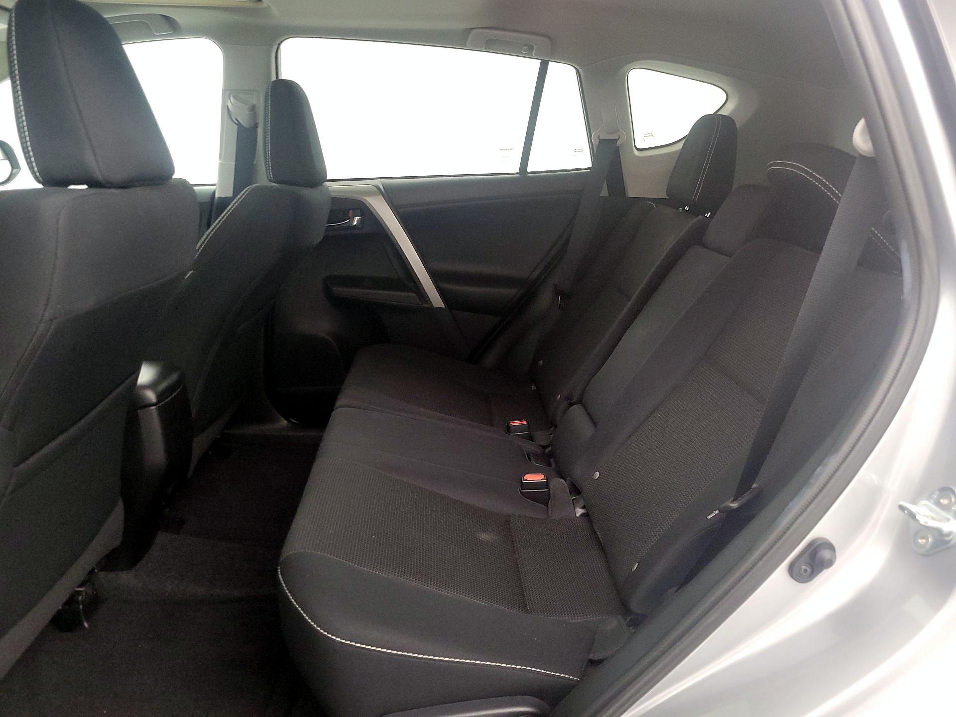 Thumbnail: 2016 Toyota RAV4 - 20