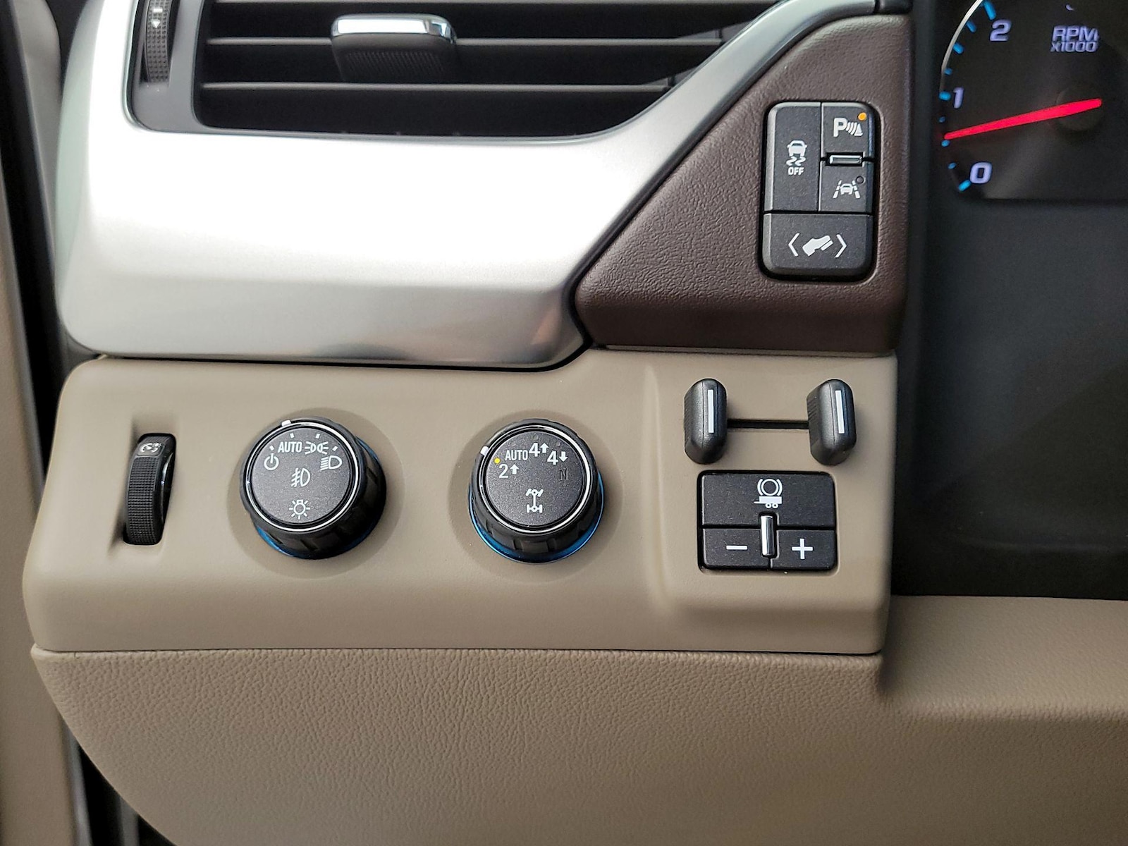 2020 Chevrolet Tahoe LT - Photo 14