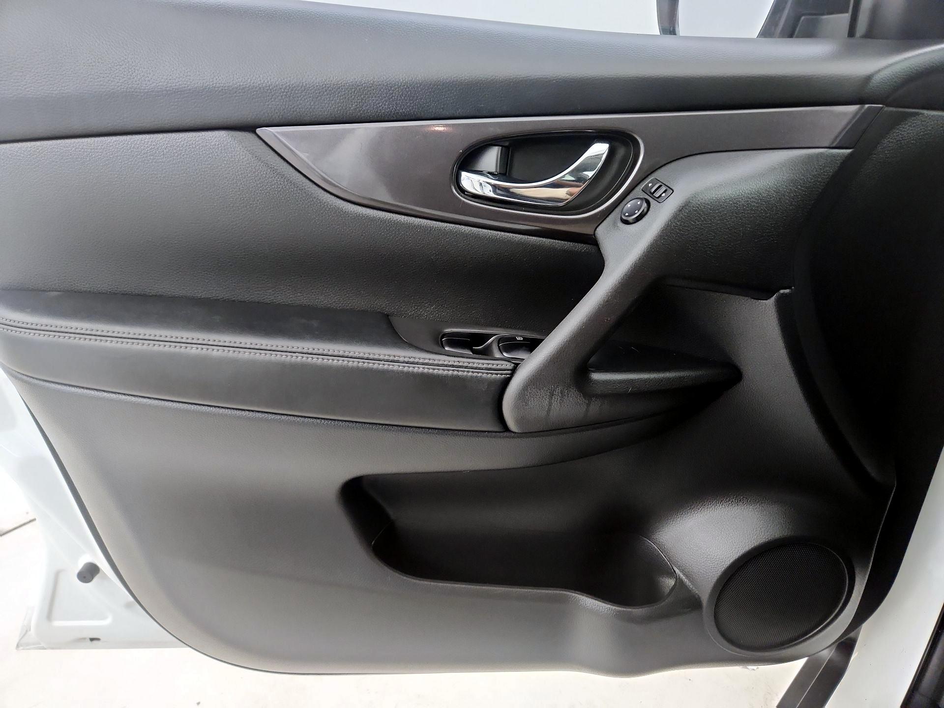 Thumbnail: 2019 Nissan Rogue - 12