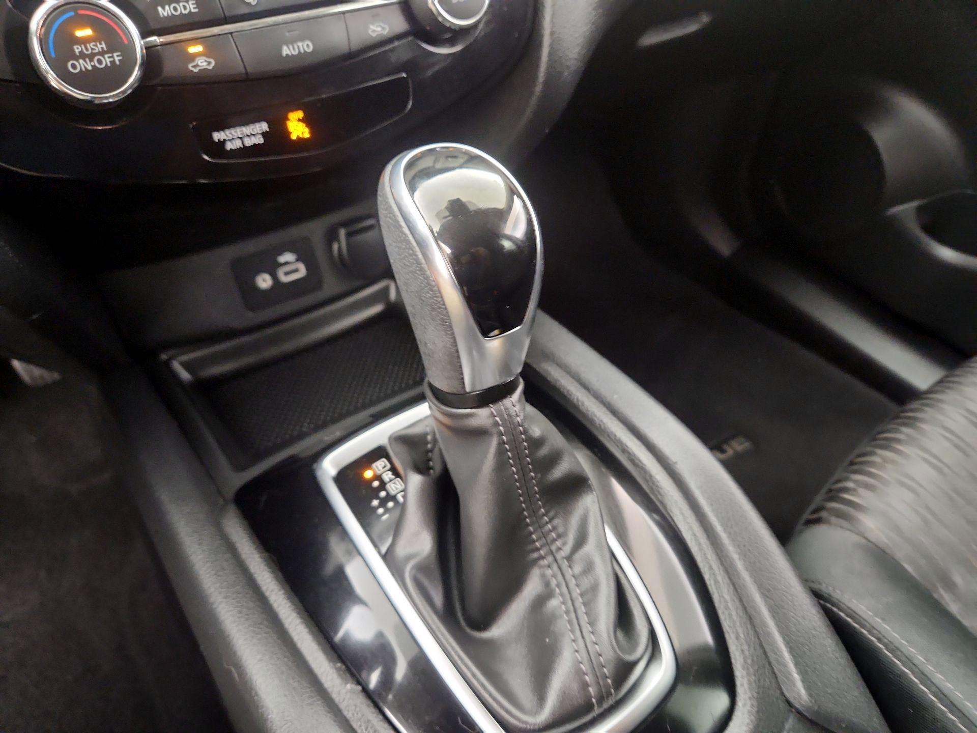 Thumbnail: 2019 Nissan Rogue - 17