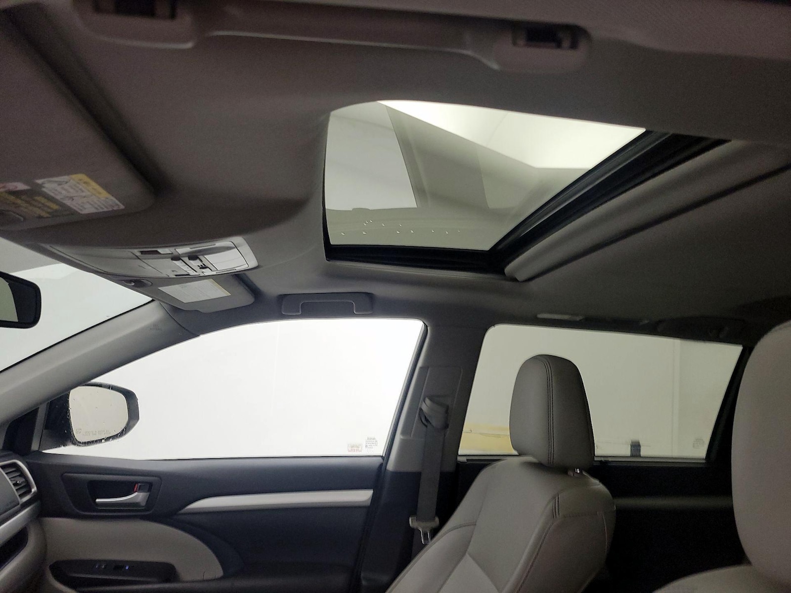 Sunroof(s) & Overhead Airbags