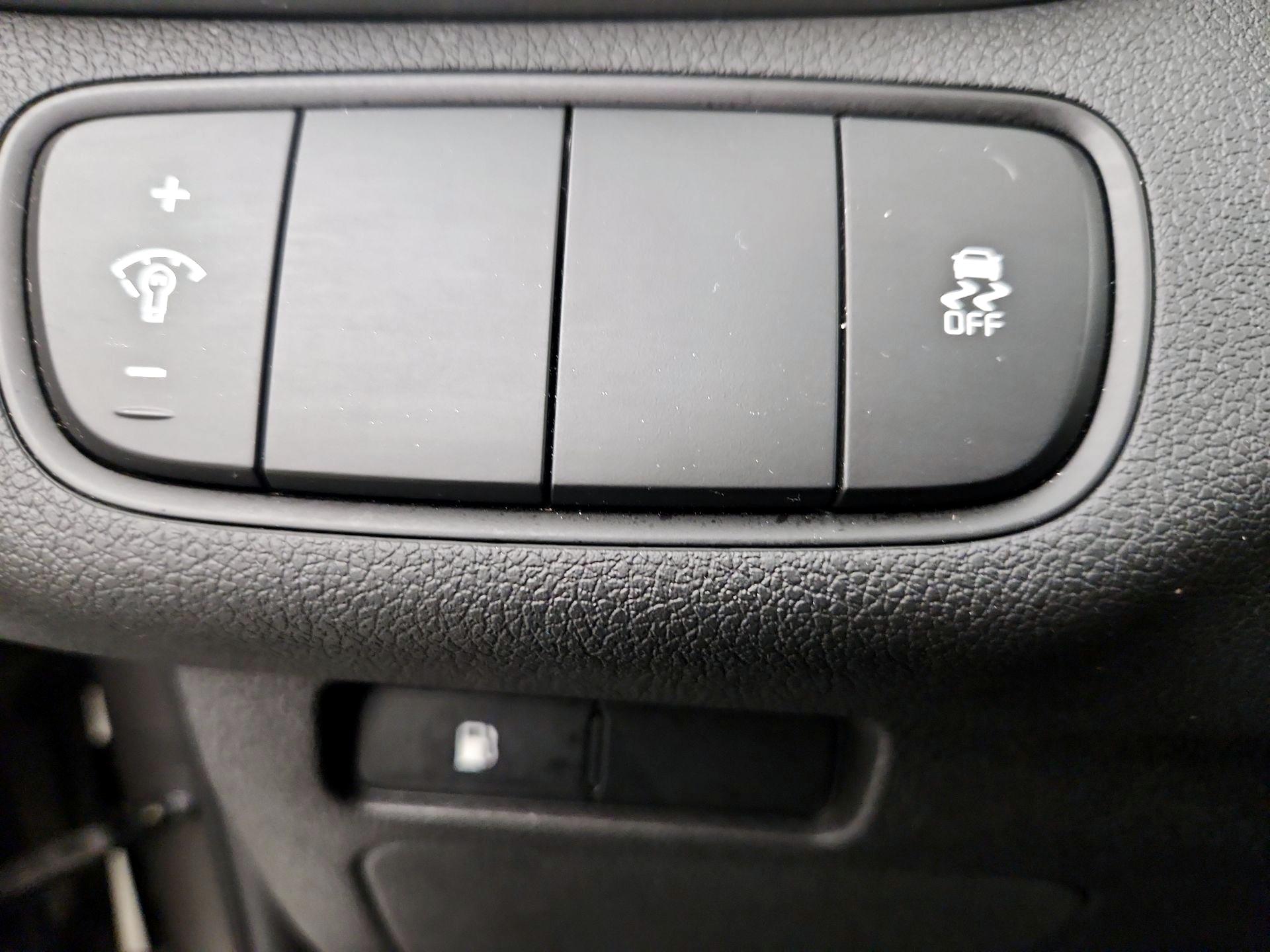 Thumbnail: 2016 Kia Sorento - 13
