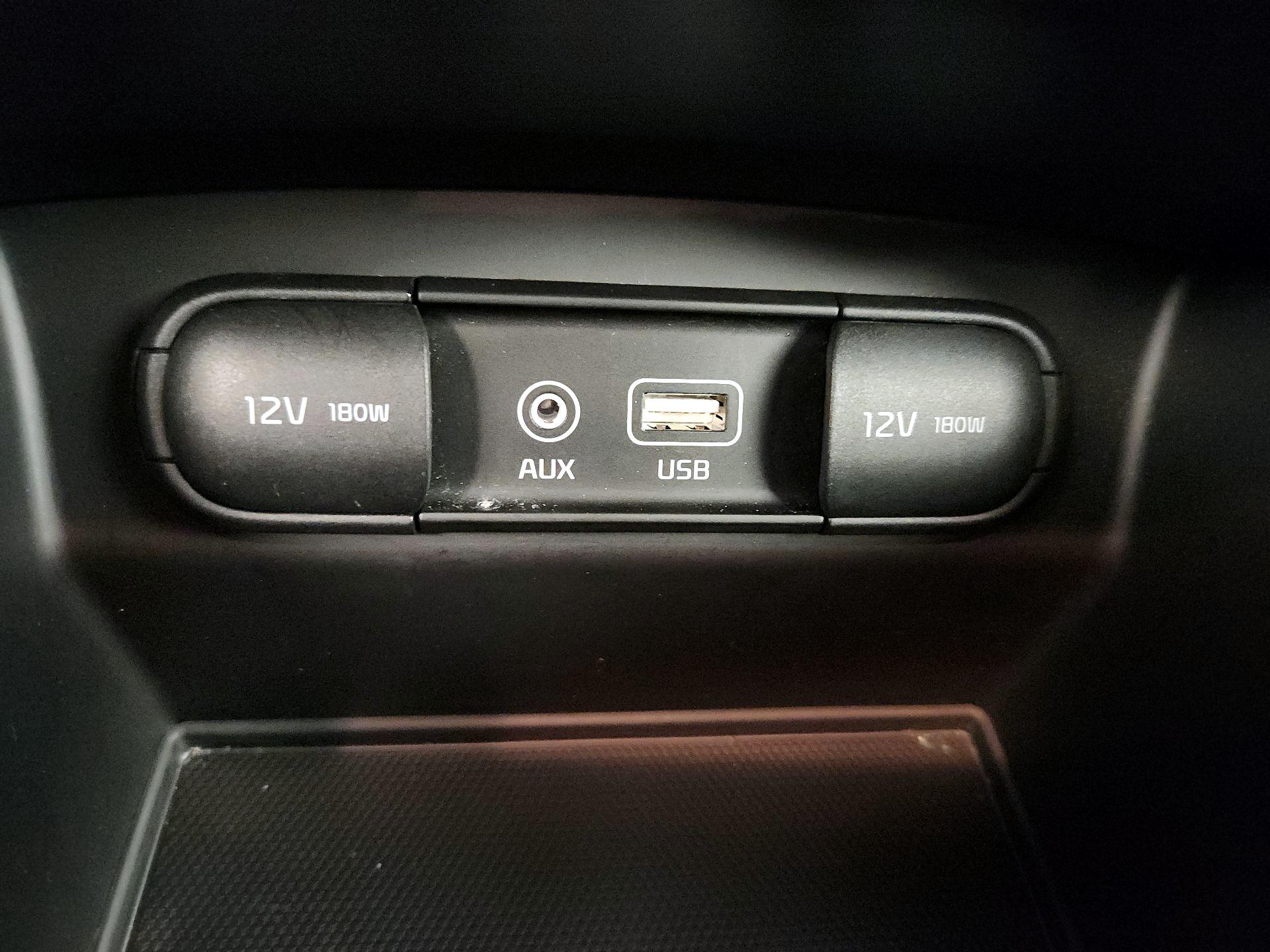 Thumbnail: 2016 Kia Sorento - 18