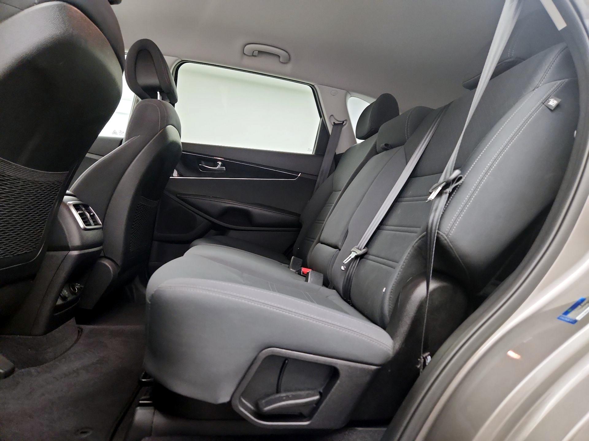 Thumbnail: 2016 Kia Sorento - 19
