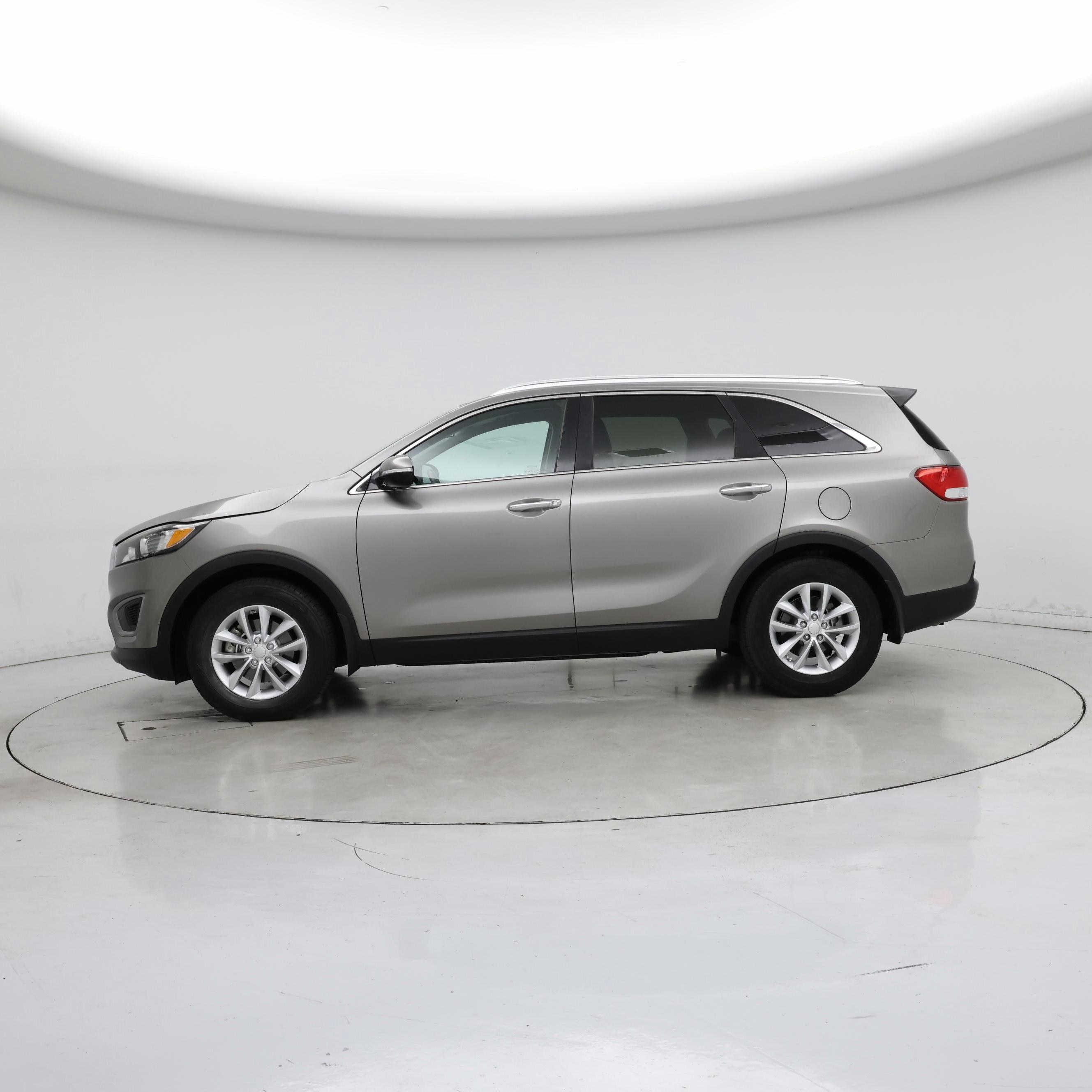Thumbnail: 2016 Kia Sorento - 3