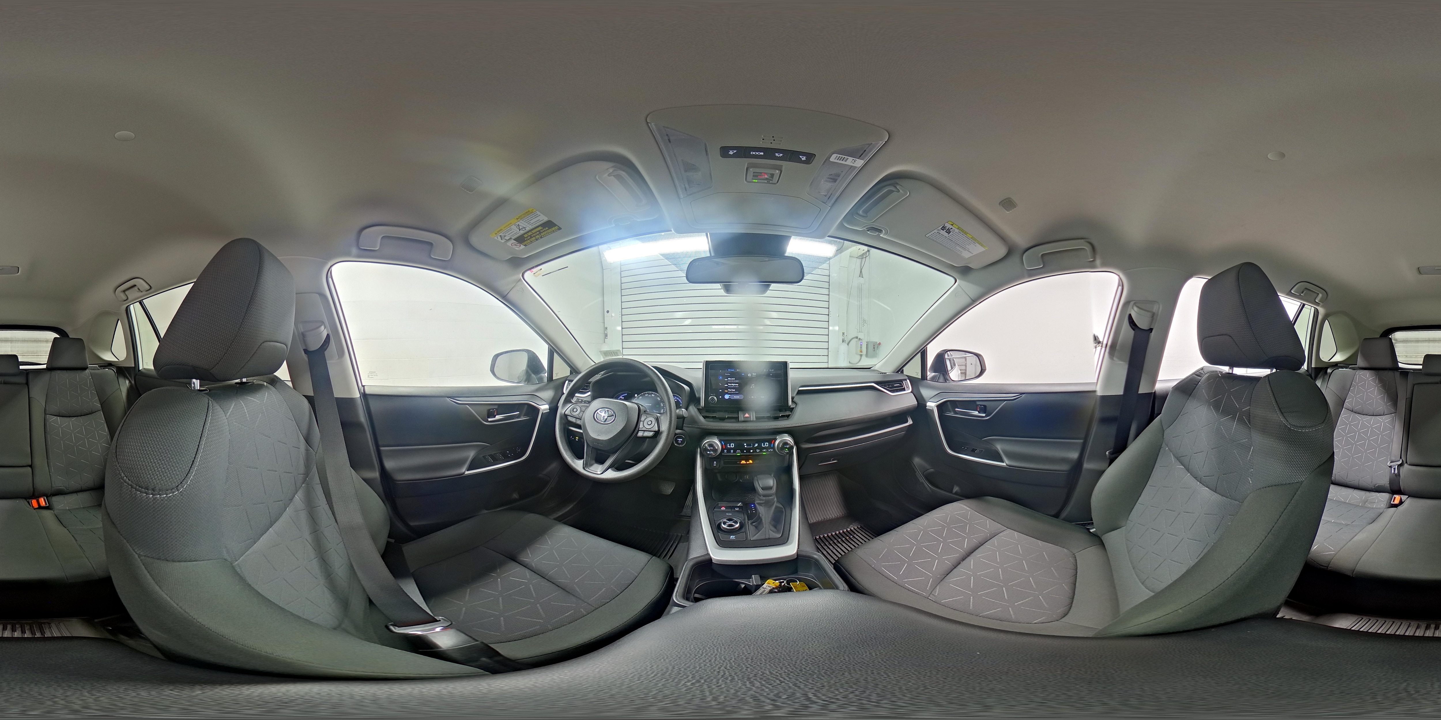 2025 Toyota RAV4 XLE - Photo 20