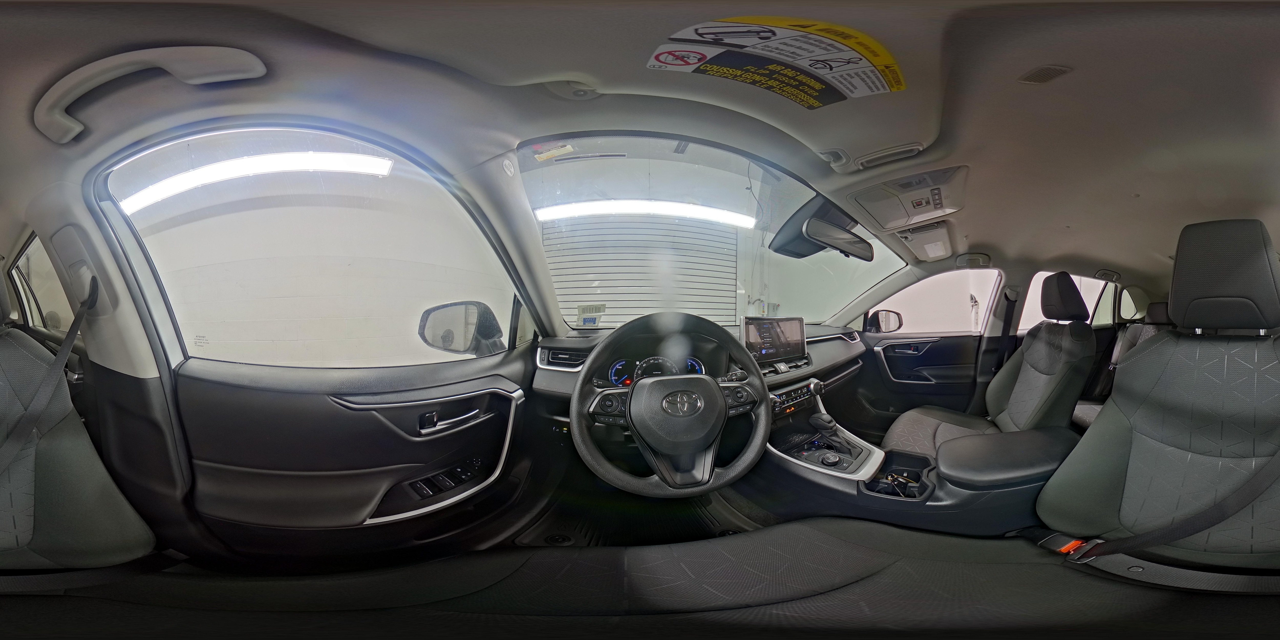 2025 Toyota RAV4 XLE - Photo 22