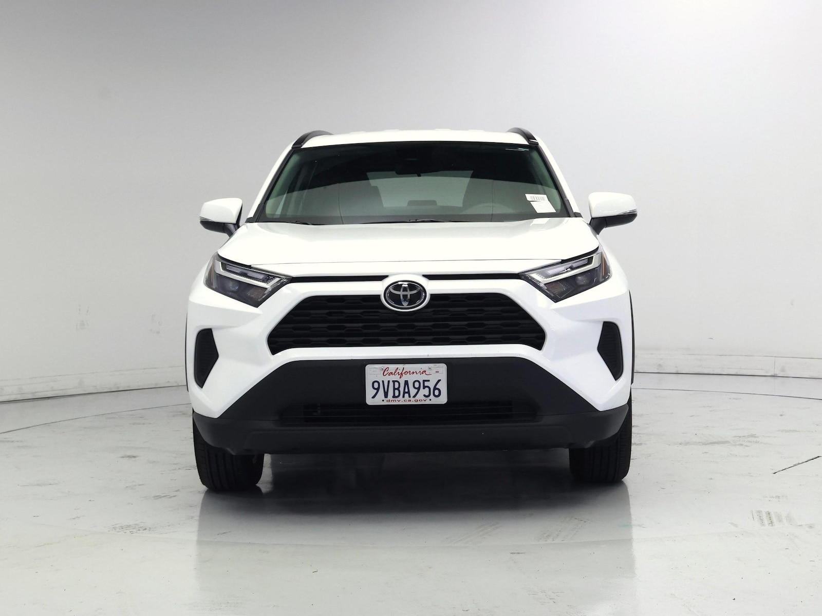 2025 Toyota RAV4 XLE - Photo 6