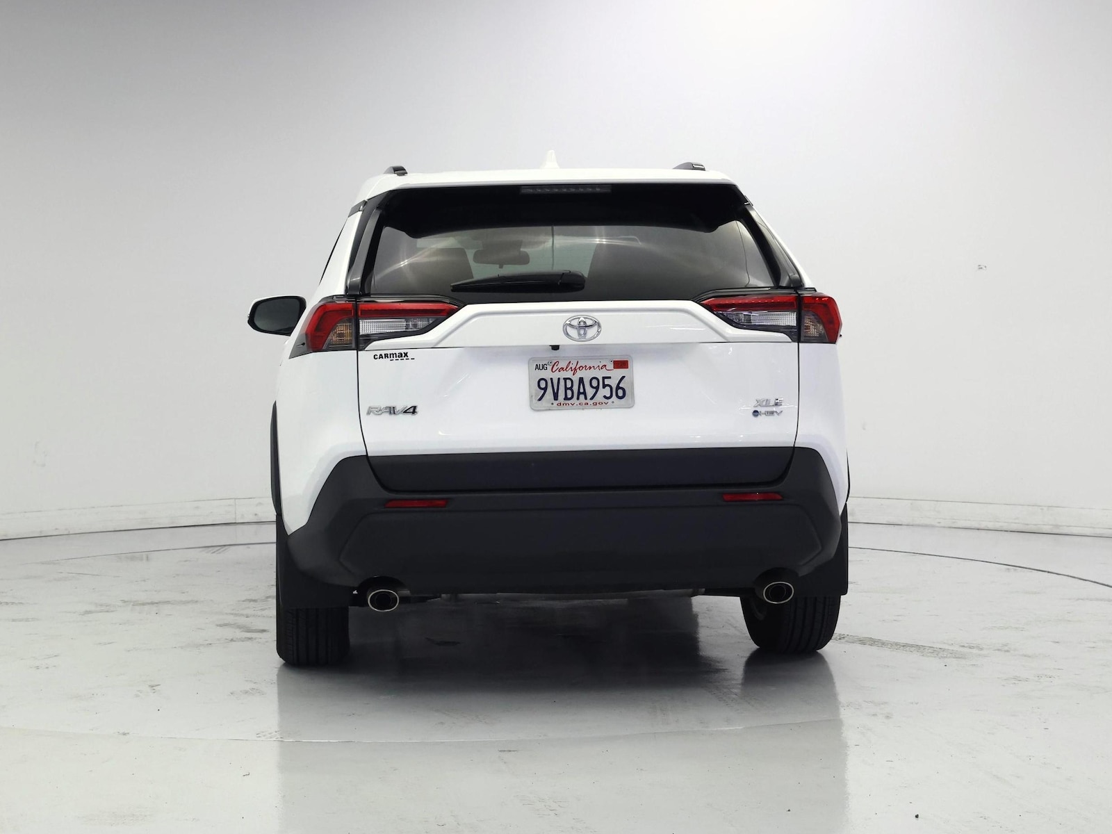 2025 Toyota RAV4 XLE - Photo 7