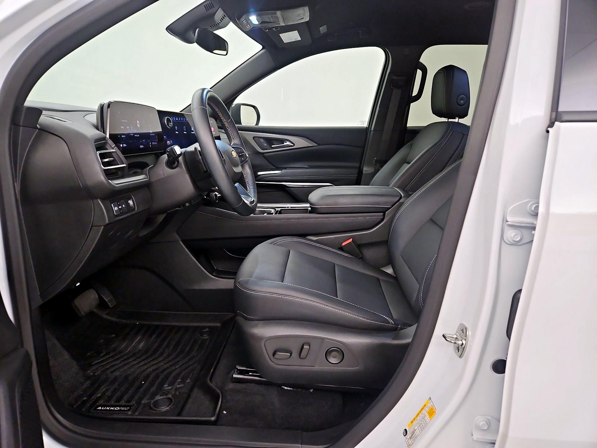 Thumbnail: 2025 Chevrolet Traverse - 11