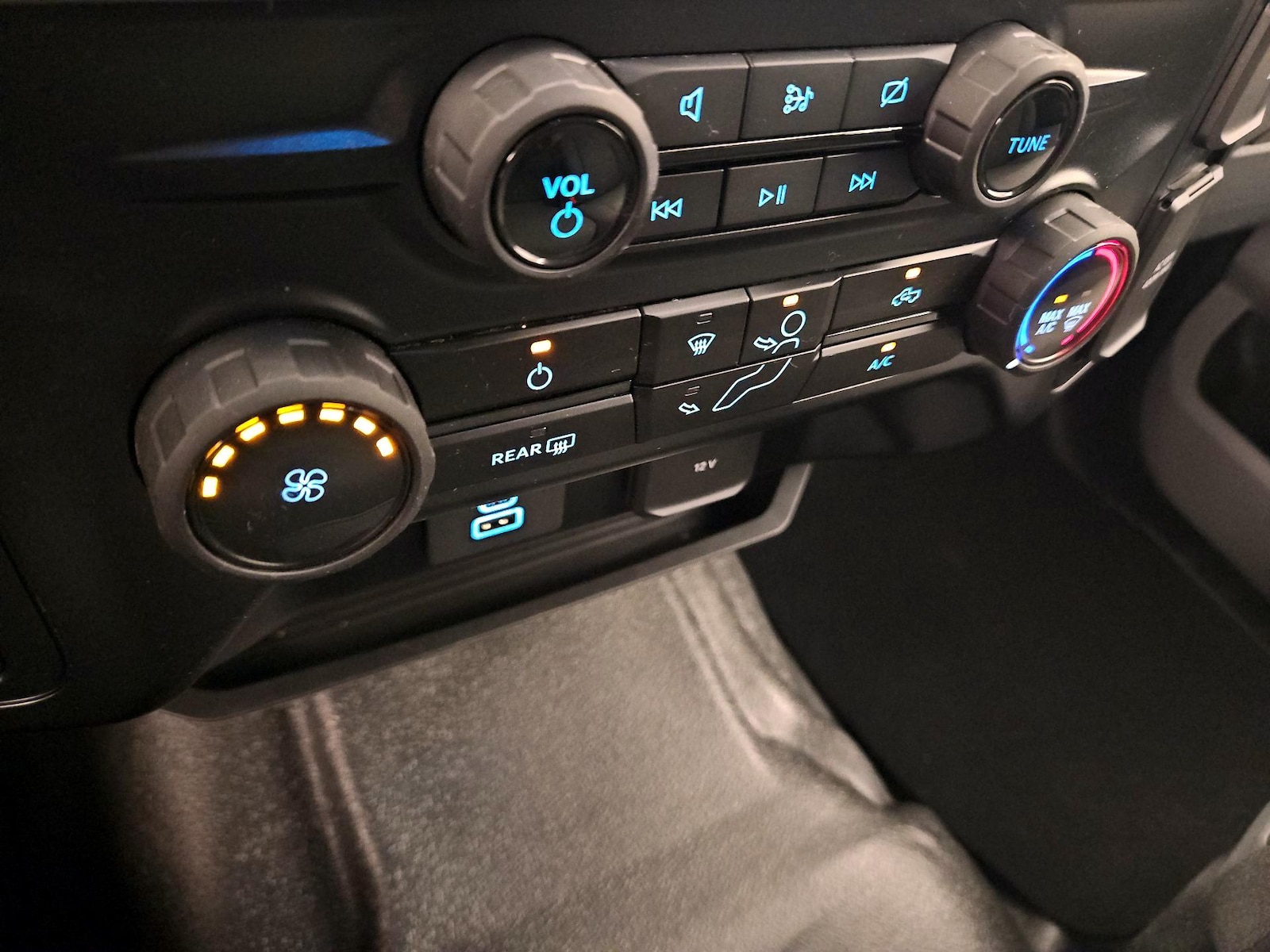 2024 Ford F-250 Super Duty XLT - Photo 17