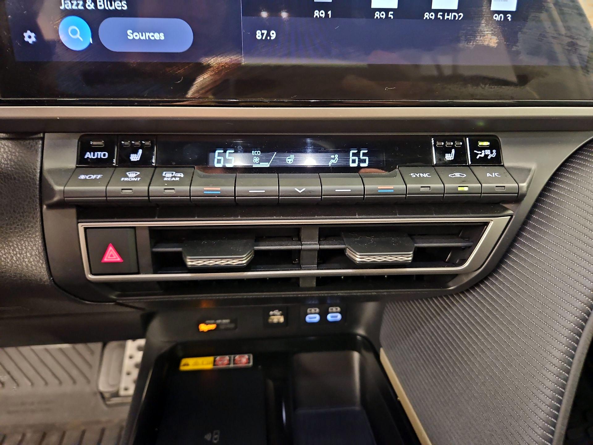 Thumbnail: 2025 Toyota Camry - 16