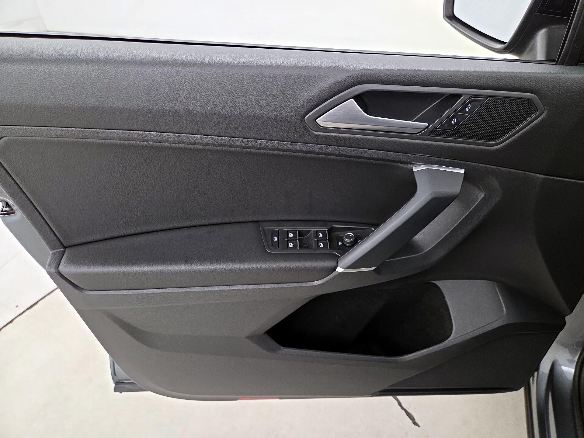 Thumbnail: 2020 Volkswagen Tiguan - 12