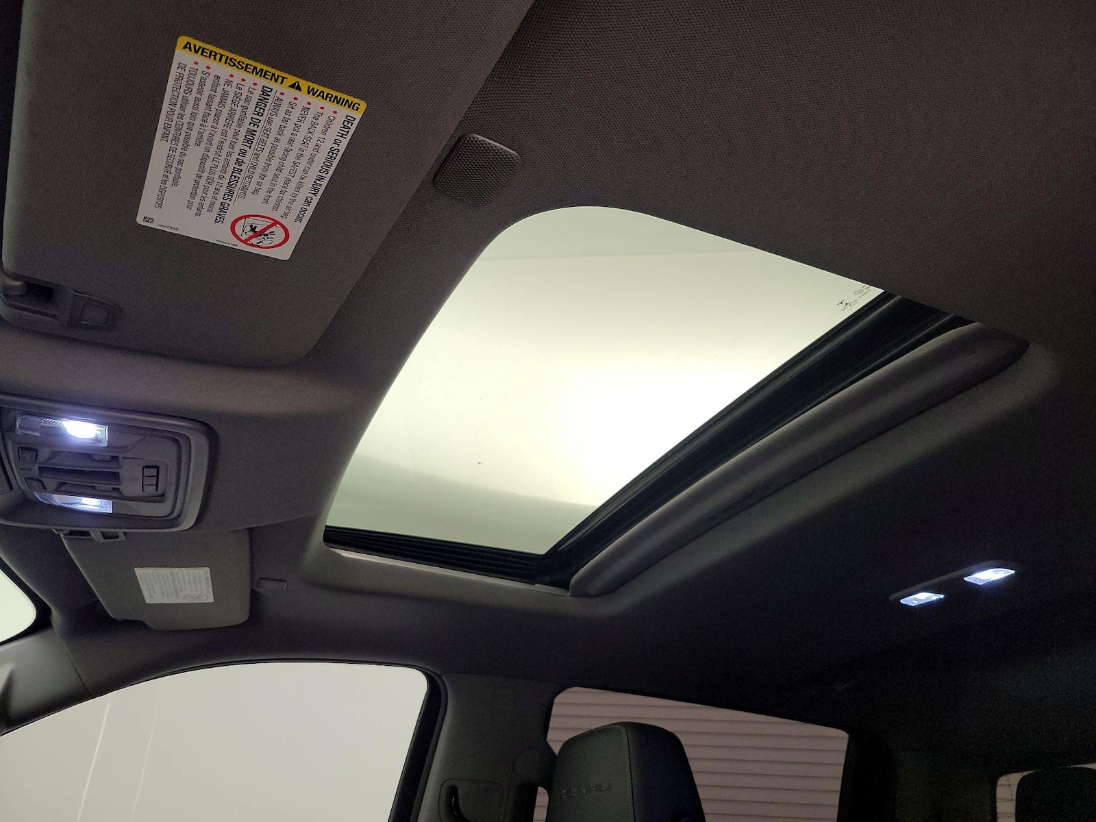 Sunroof(s) & Overhead Airbags