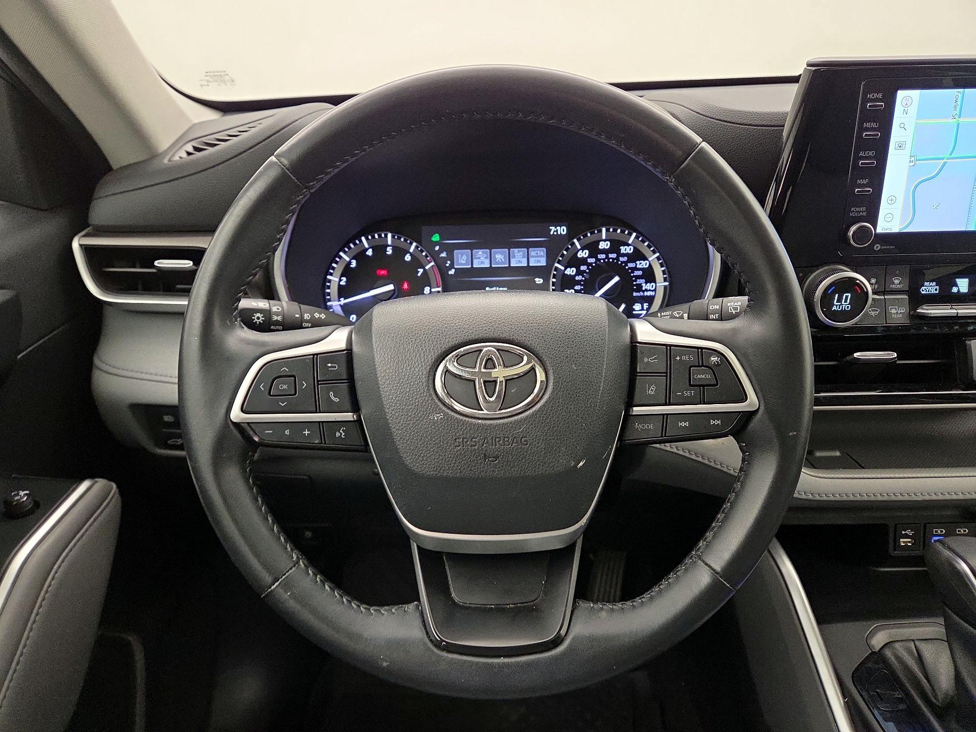 Thumbnail: 2022 Toyota Highlander - 10
