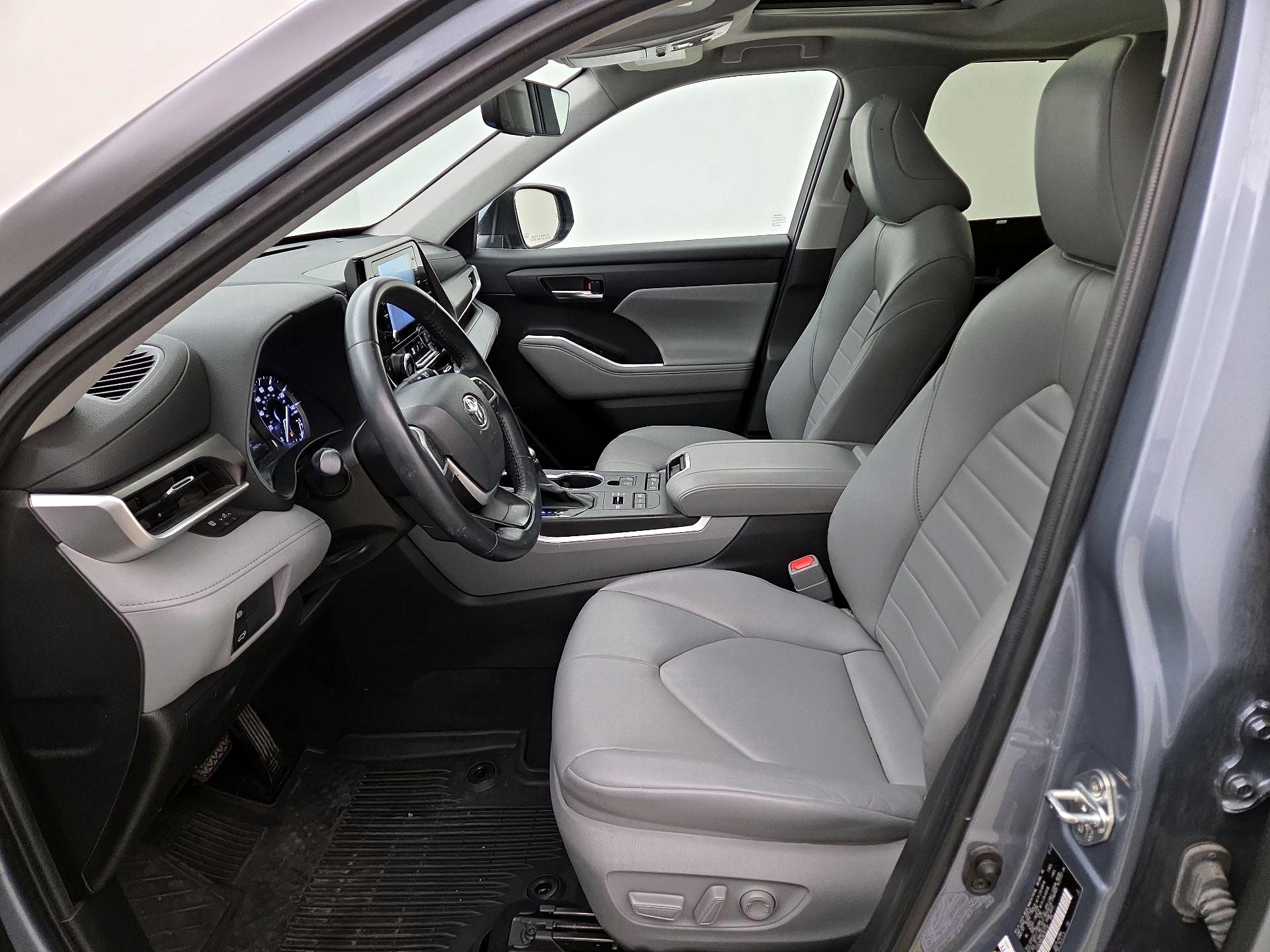Thumbnail: 2022 Toyota Highlander - 11