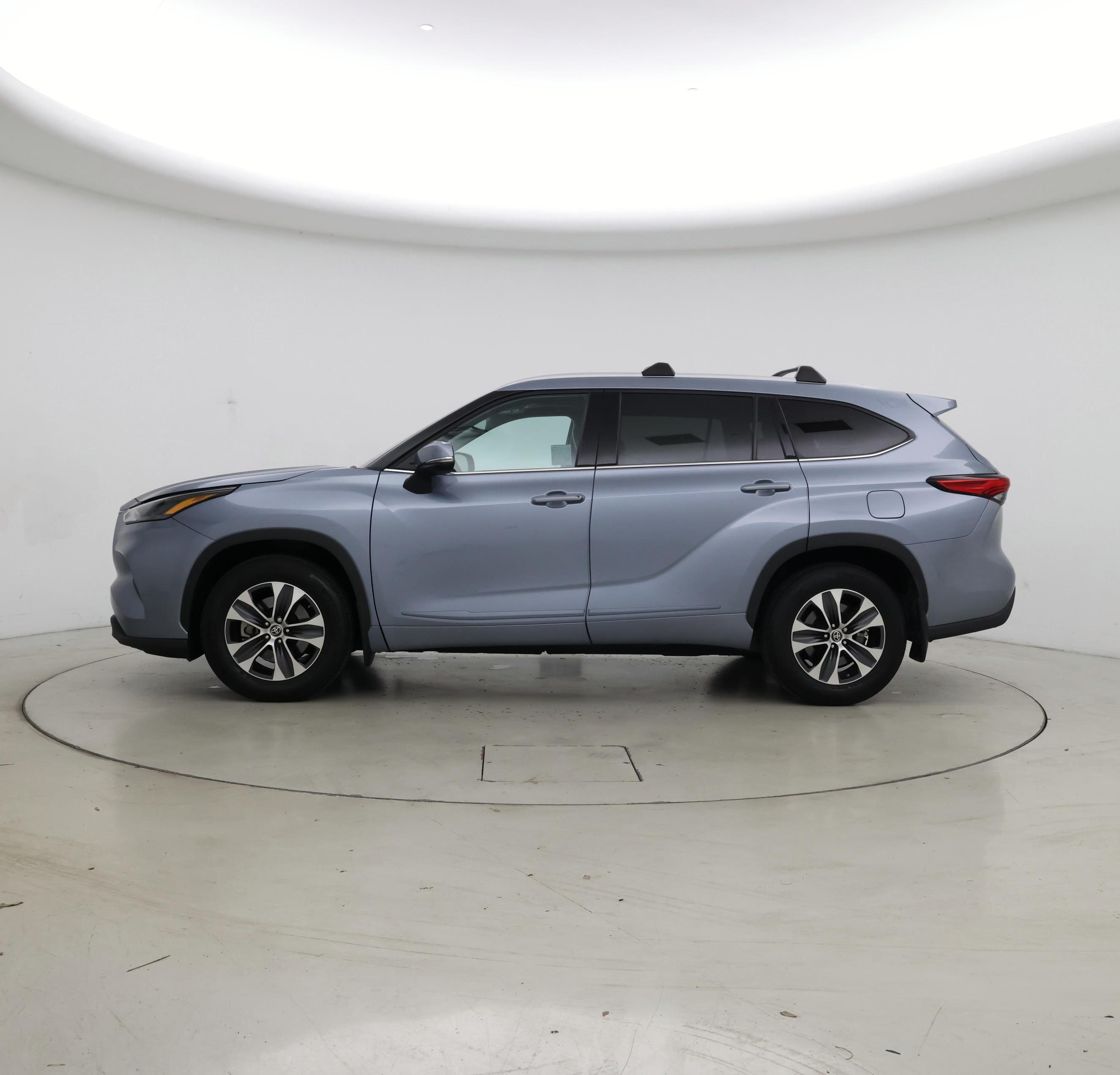 Thumbnail: 2022 Toyota Highlander - 3
