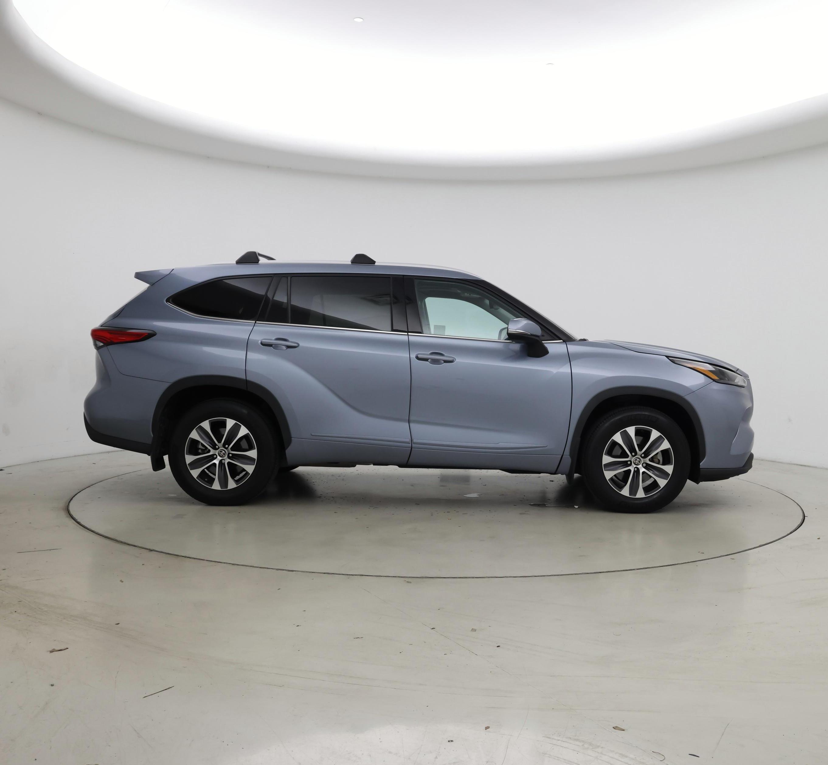 Thumbnail: 2022 Toyota Highlander - 7