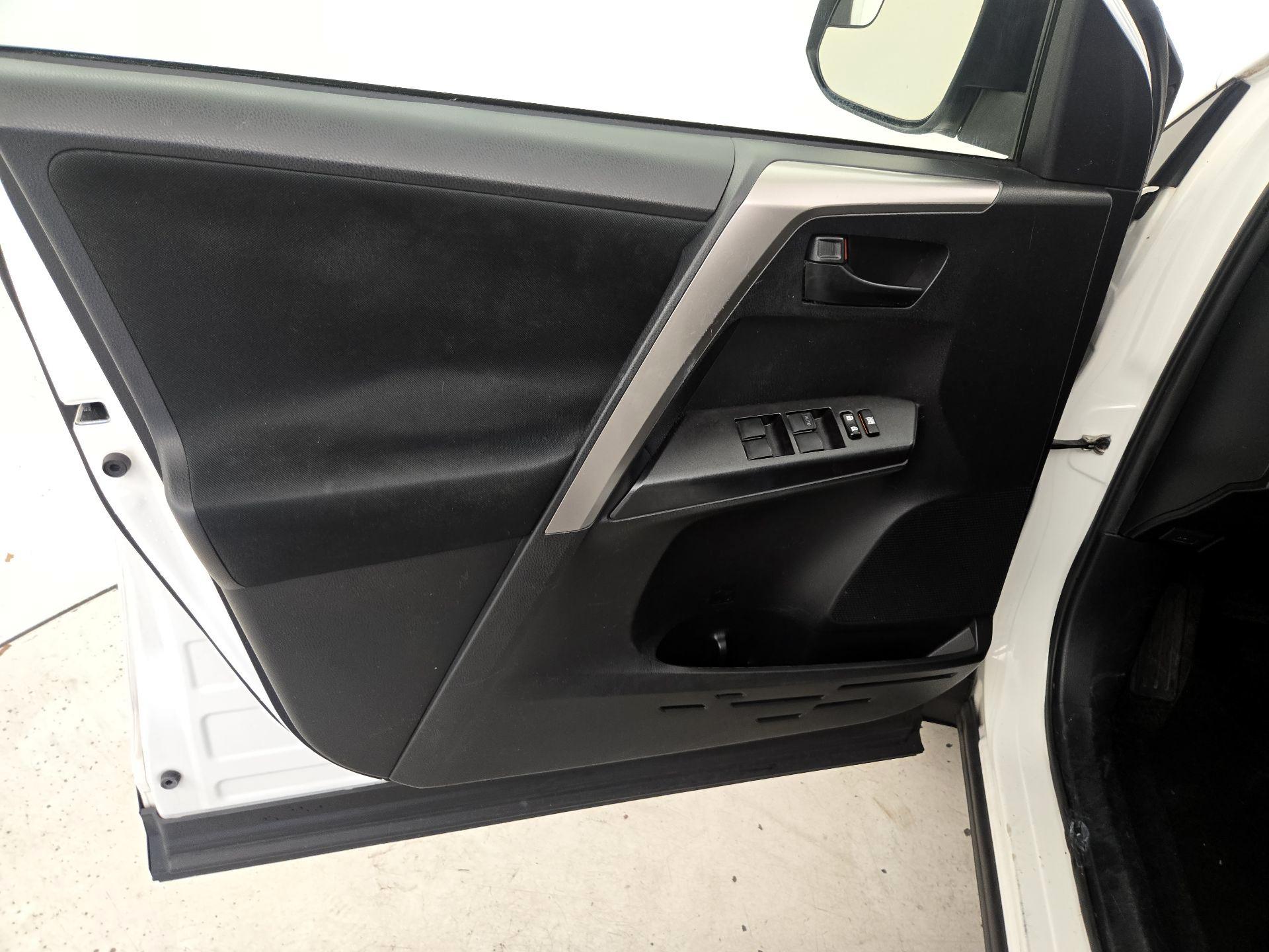 Thumbnail: 2016 Toyota RAV4 - 12
