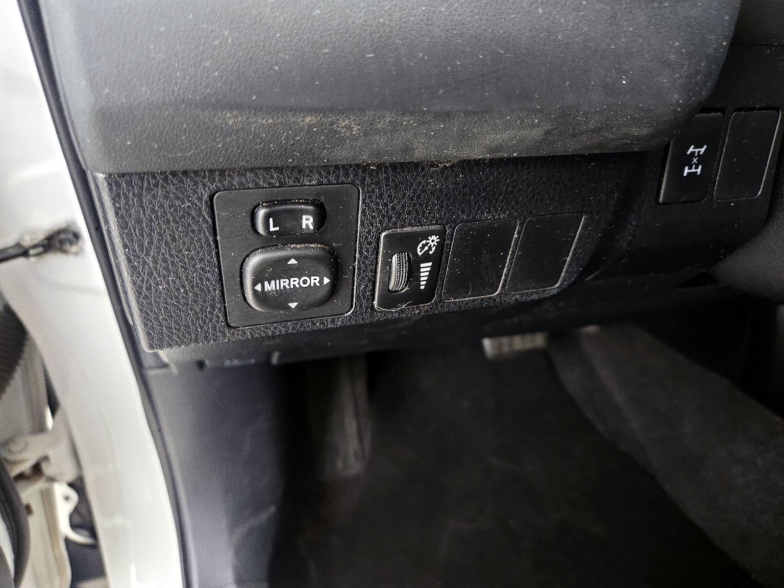 2016 Toyota RAV4 LE - Photo 14