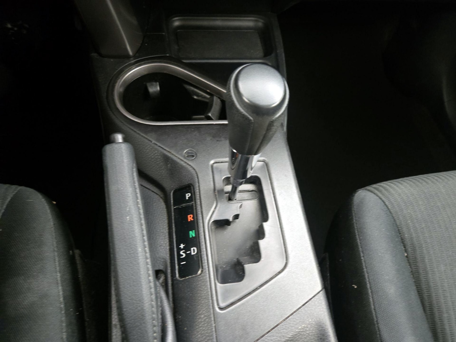 2016 Toyota RAV4 LE - Photo 18